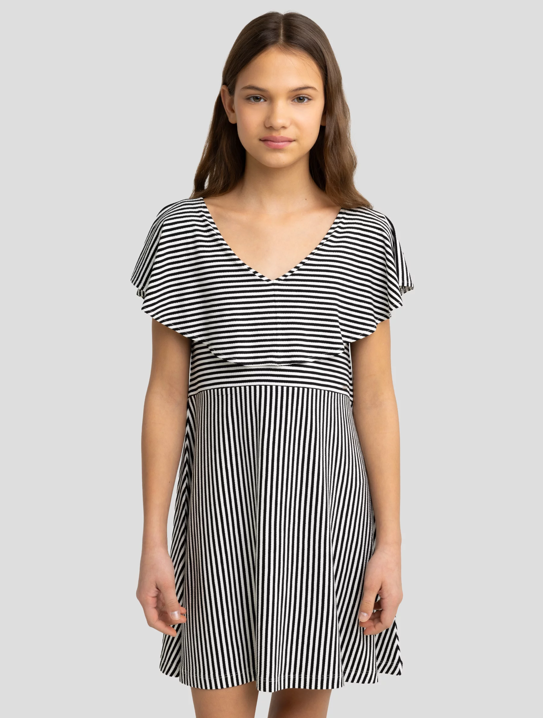 Sukienka dziewczęca z wiskozy z ozdobnym kołnierzem w paski biało-czarna Nolia 000