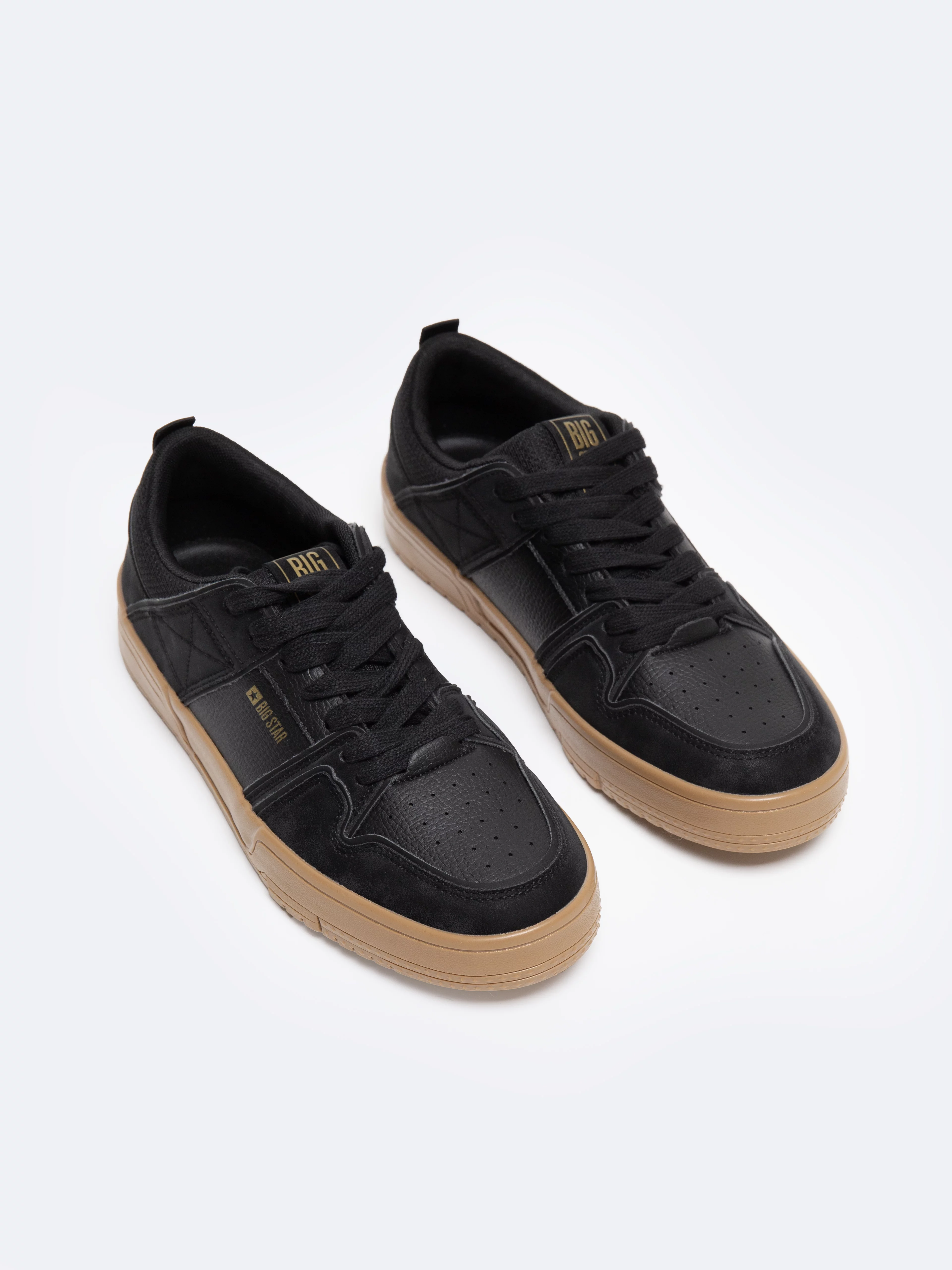 Sneakersy męskie z kontrastową podeszwą czarne NN174094 906