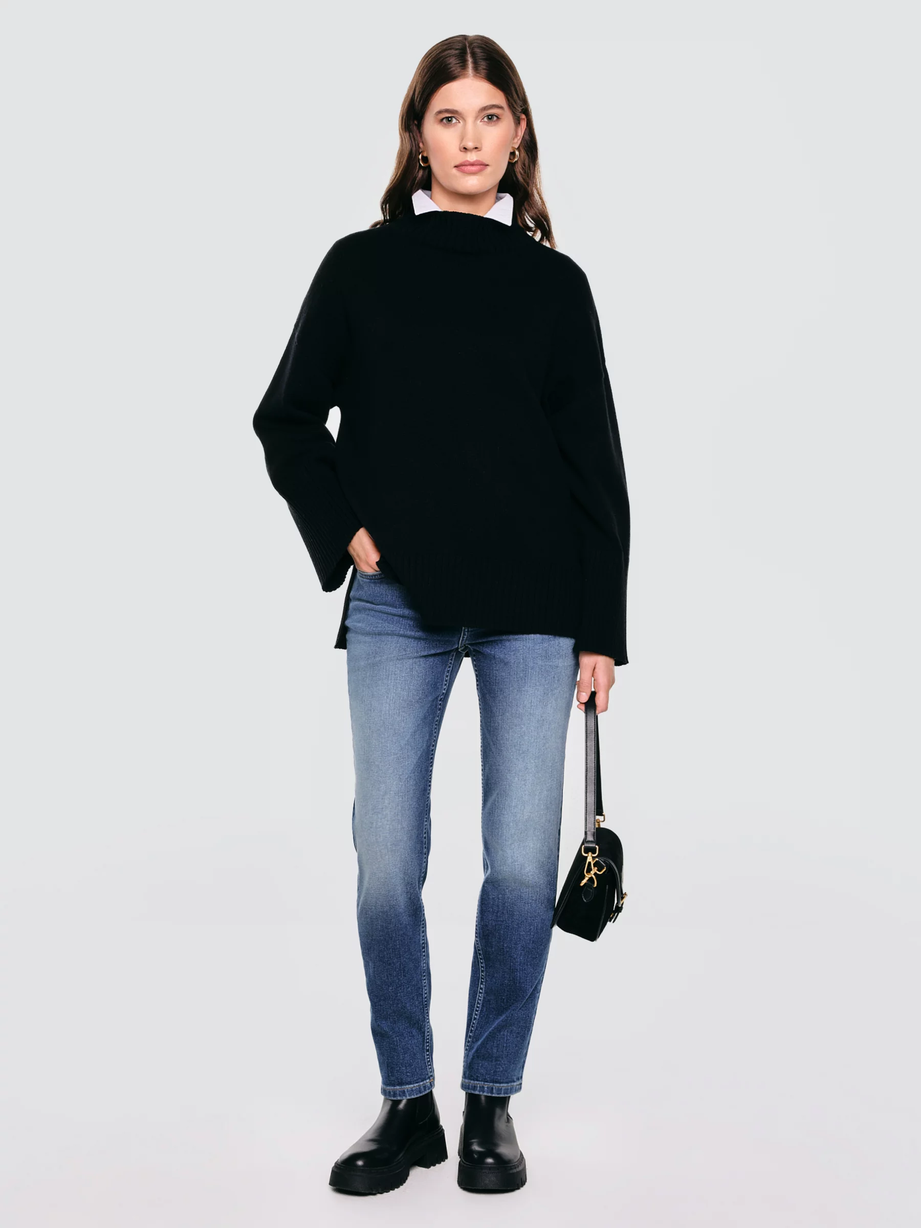 Sweter damski ze stójką oversize czarny Siena 906