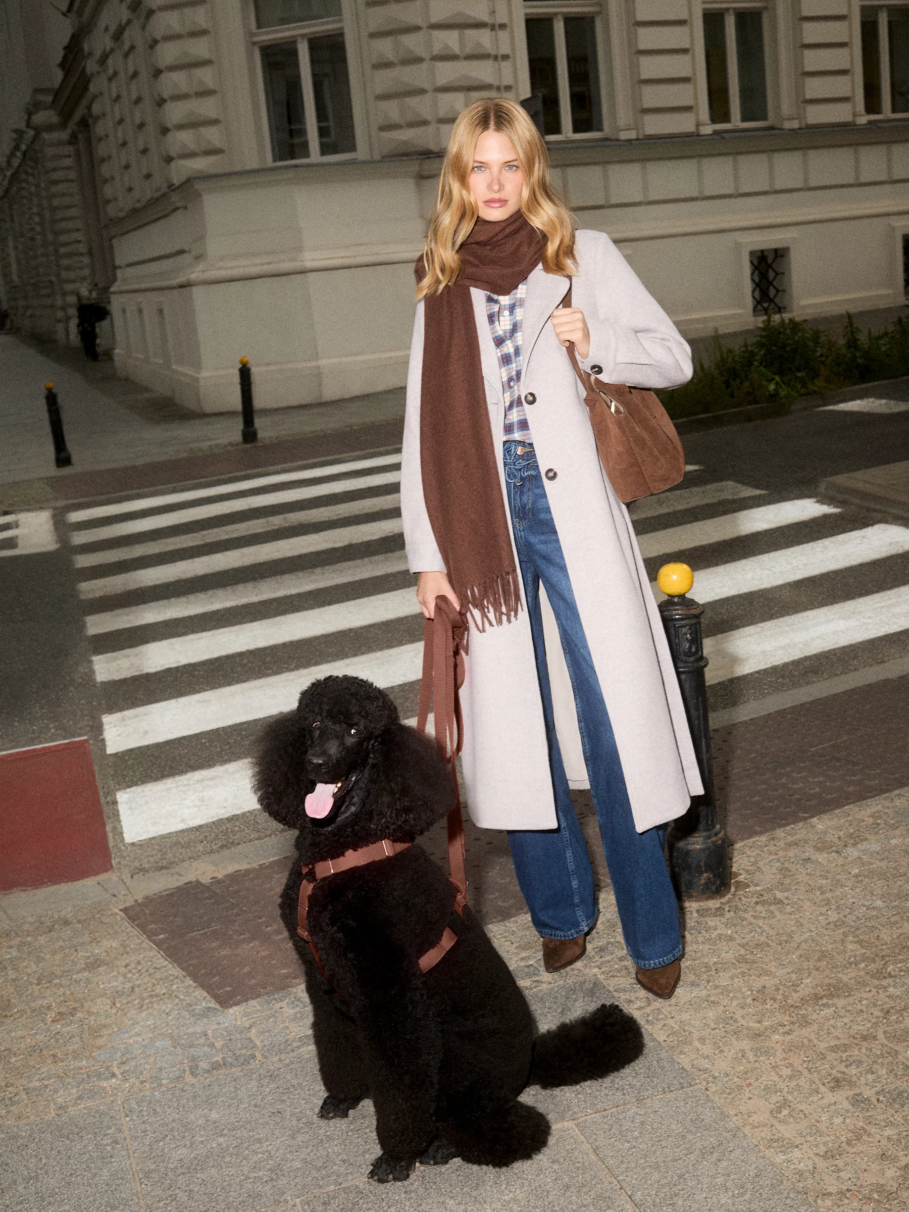 Płaszcz damski z wełną z paskiem beżowy Ksenia 801