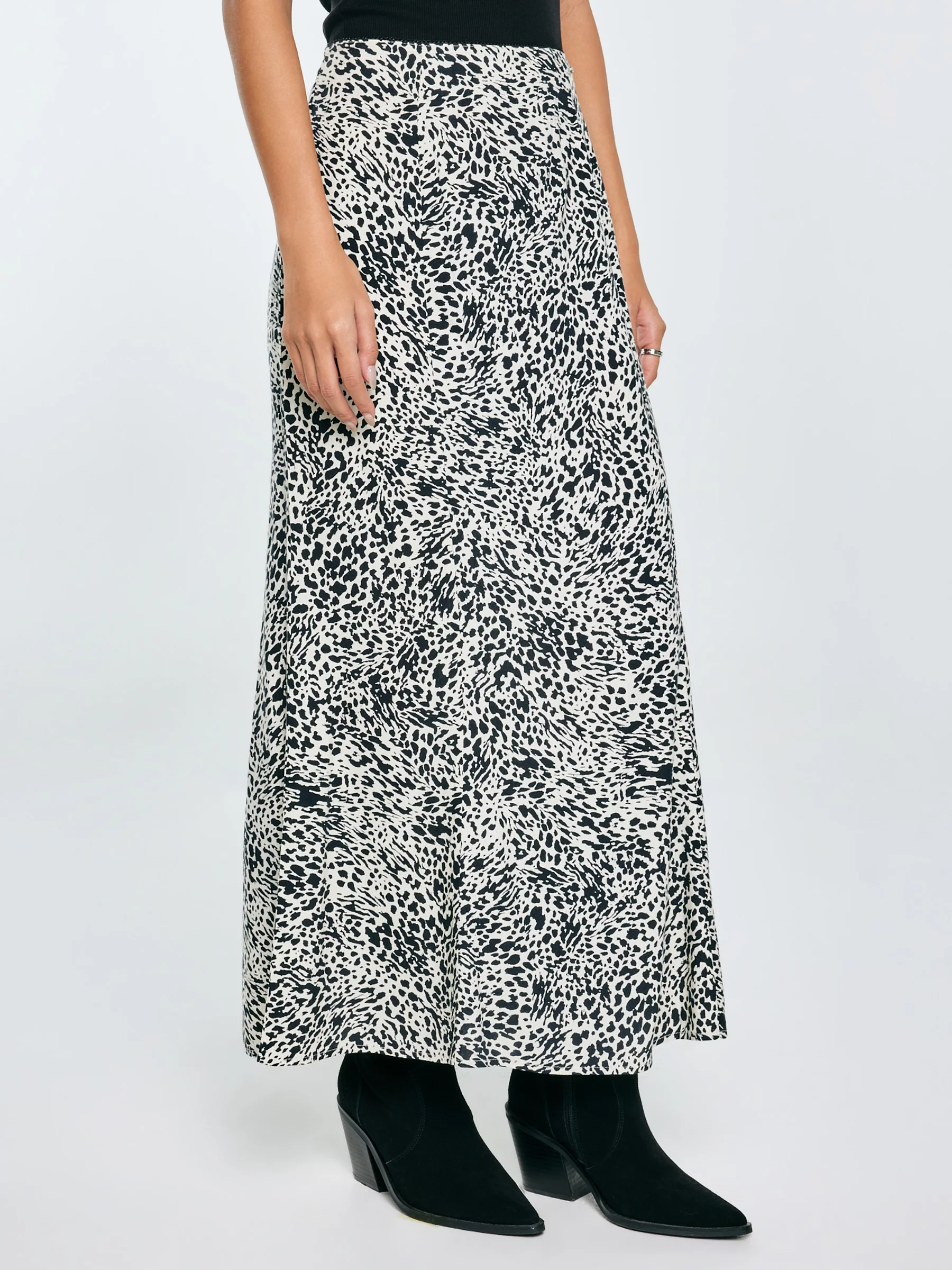 Spódnica damska midi z wiskozy z nadrukiem czarno-kremowa Arcelia 906