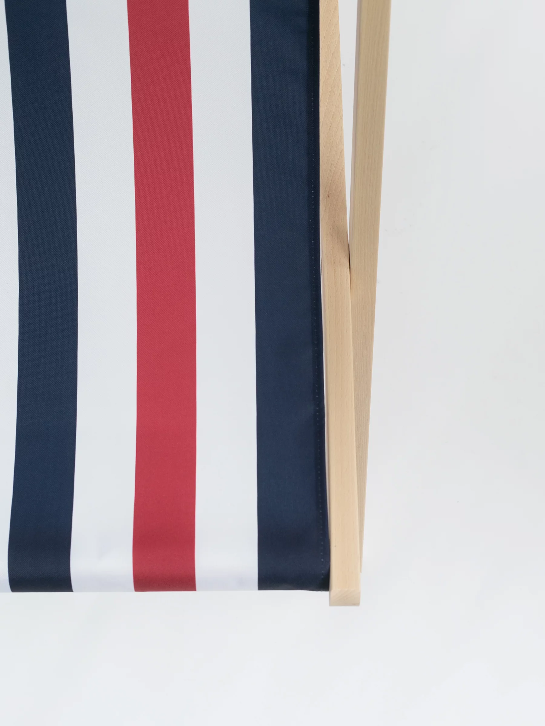 Leżak plażowy drewniany w pasy granatowy Summer 000