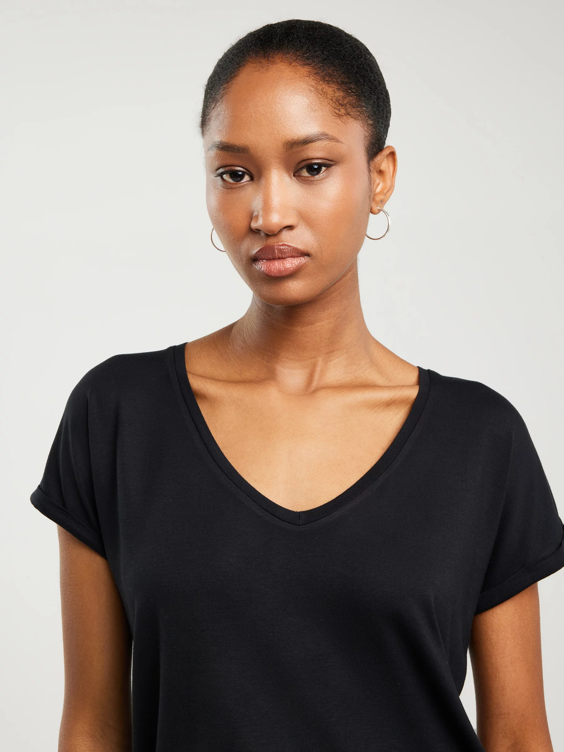 Koszulka damska o luźnym kroju czarna Valeria 906