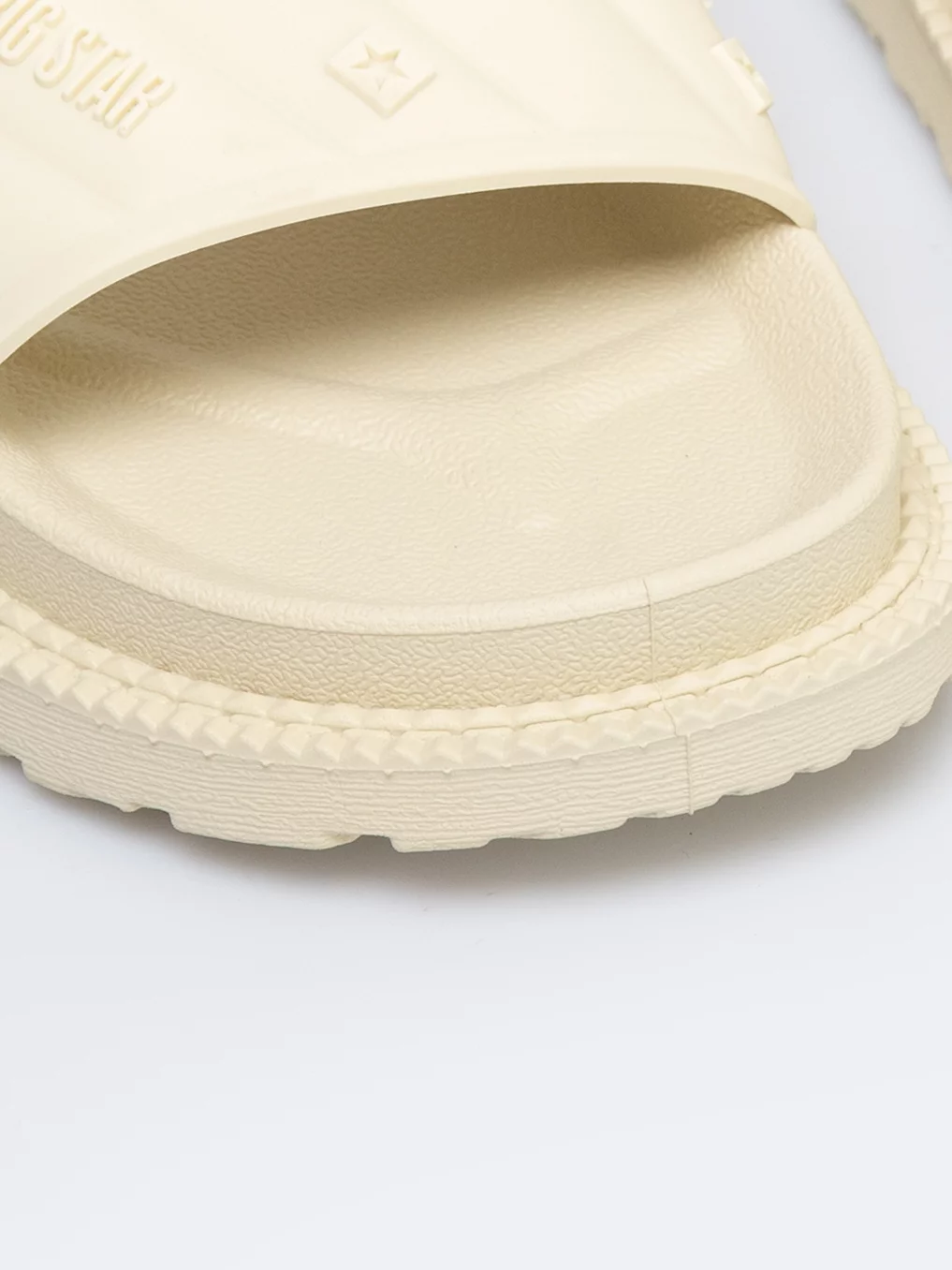 Klapki damskie na podwyższonej podeszwie beżowe RR274A542 801