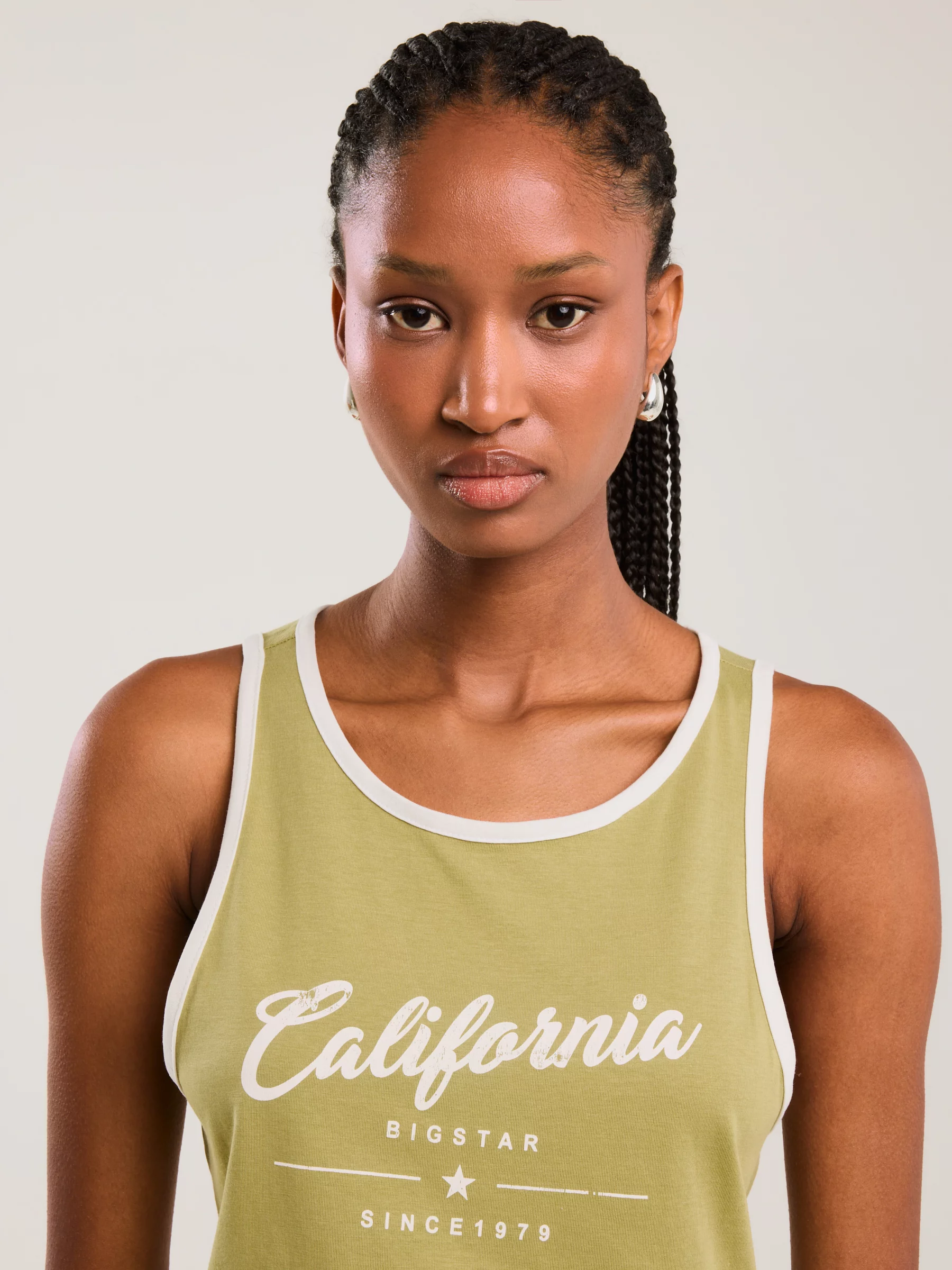 Koszulka damska na ramiączkach khaki Witalina 303