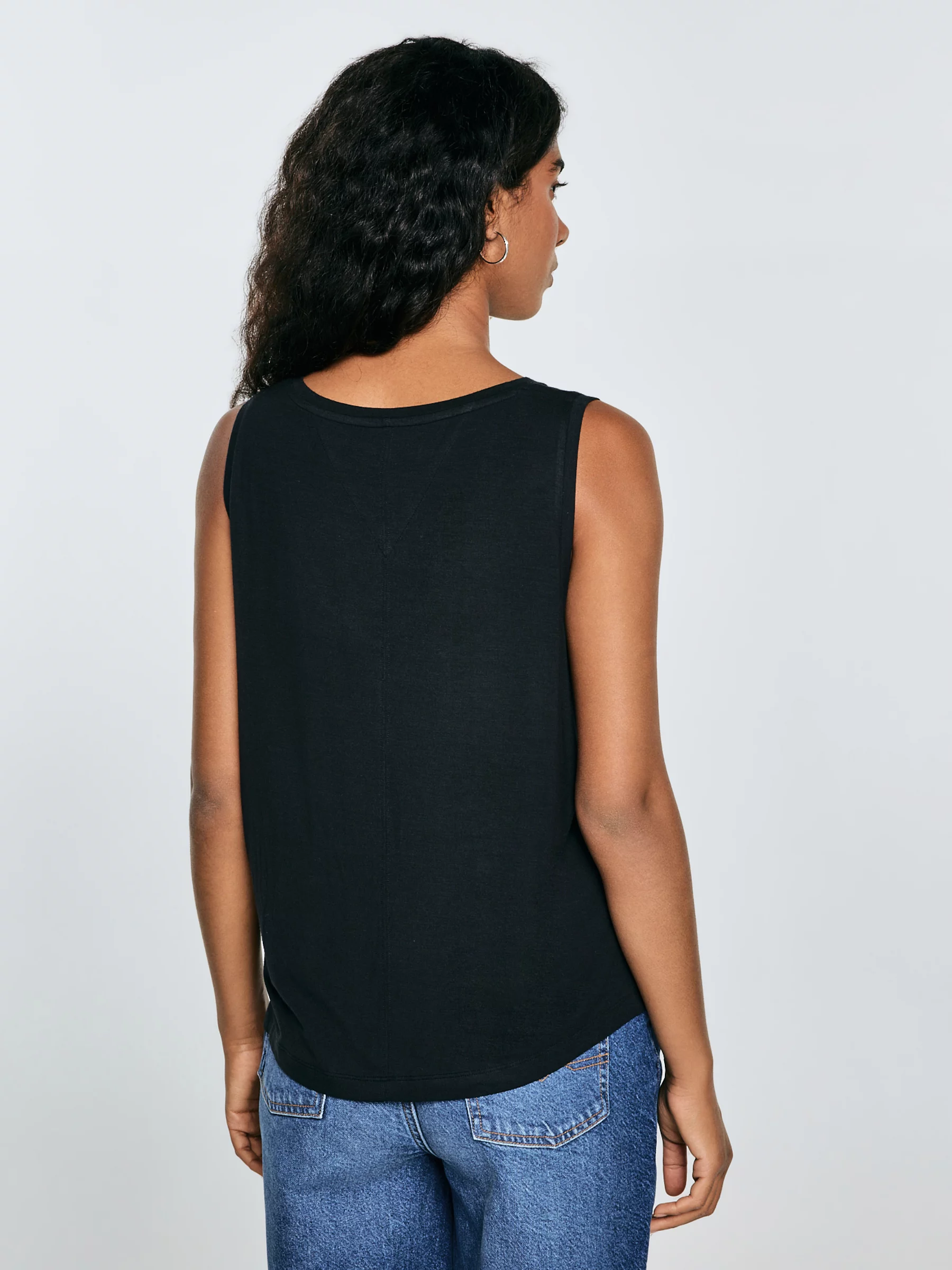 Koszulka damska na ramiączkach z wiskozy czarna Pistima 906