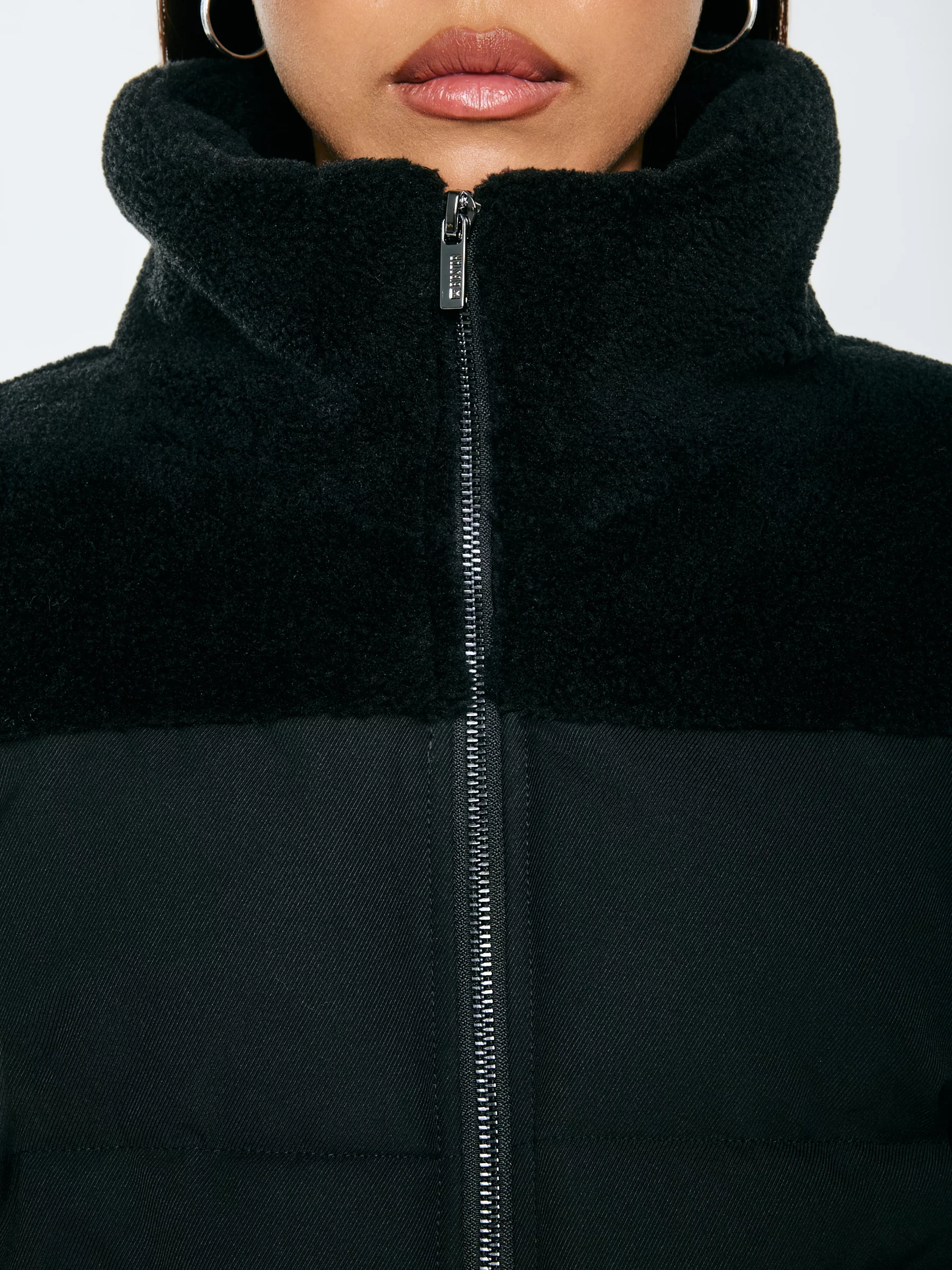 Kurtka damska pudełkowa z futerkiem czarna Salbatora 906