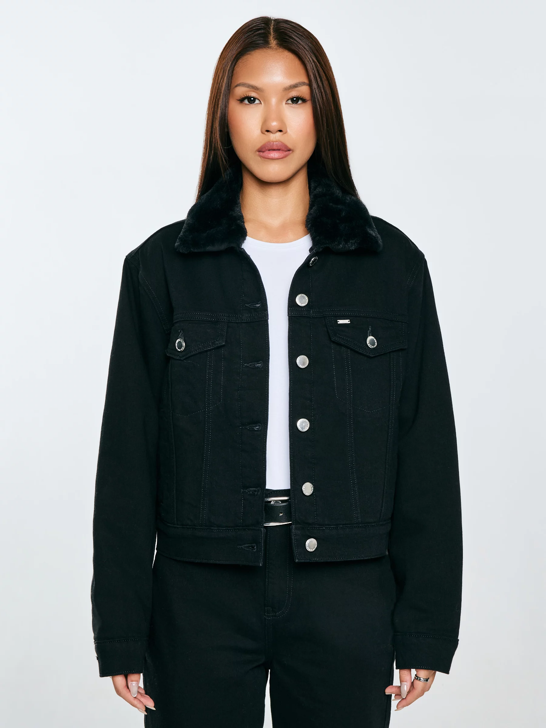 Kurtka damska jeansowa z futerkowym kołnierzem czarna Ramona 936