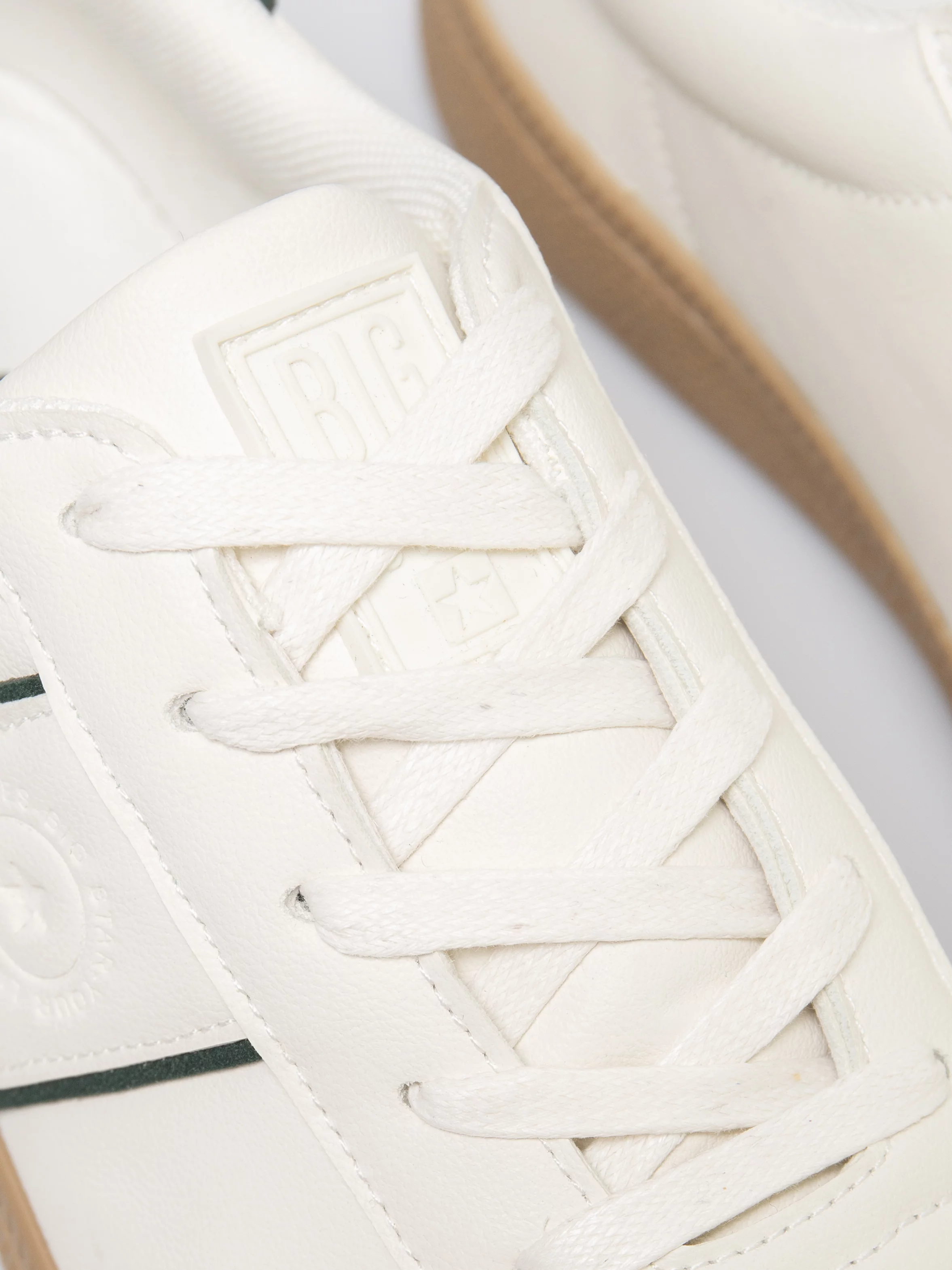 Sneakersy męskie ze skóry ekologicznej białe SS174081 101