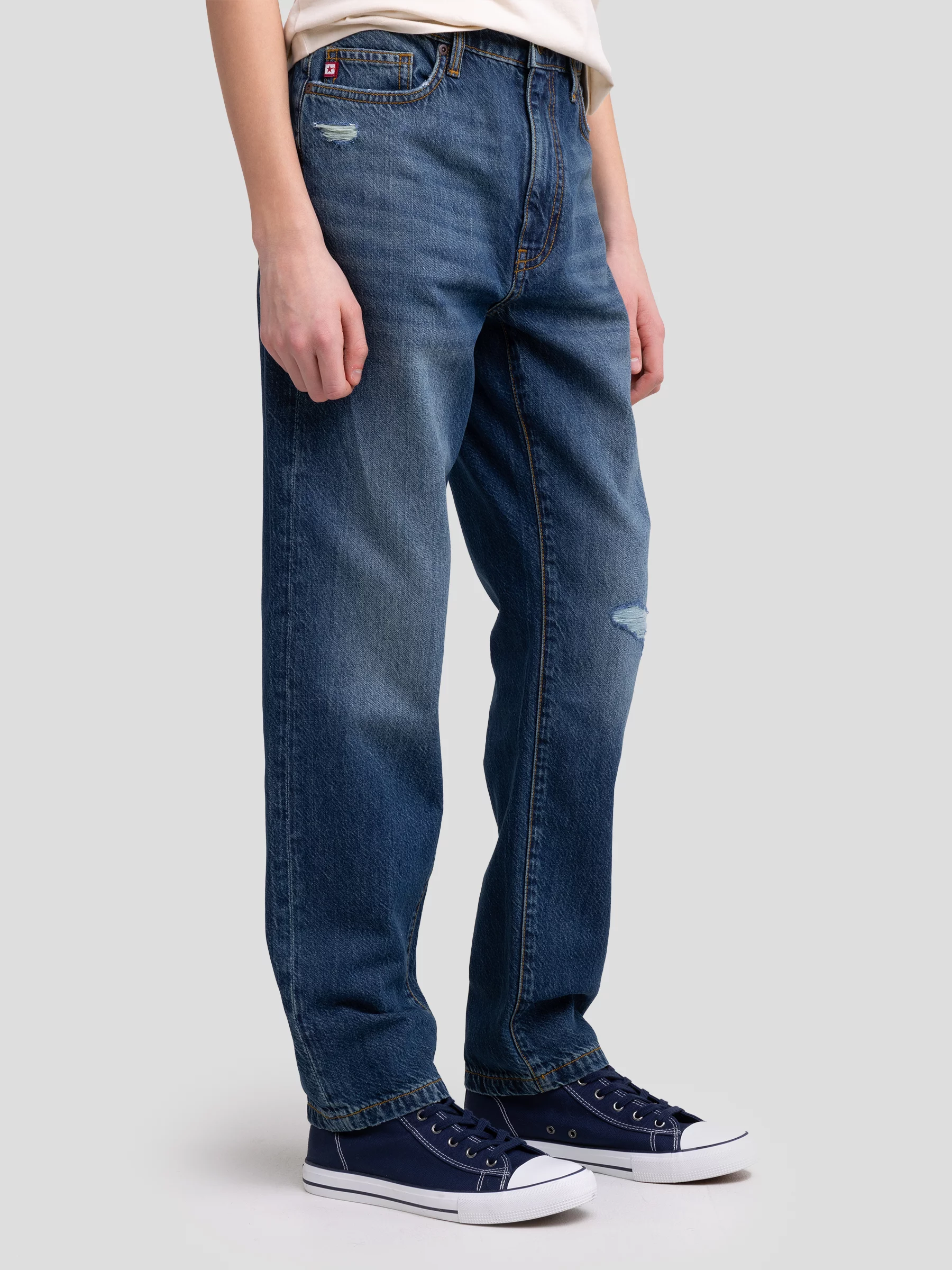 Jeansy chłopięce loose z przetarciami granatowe Isaam 459