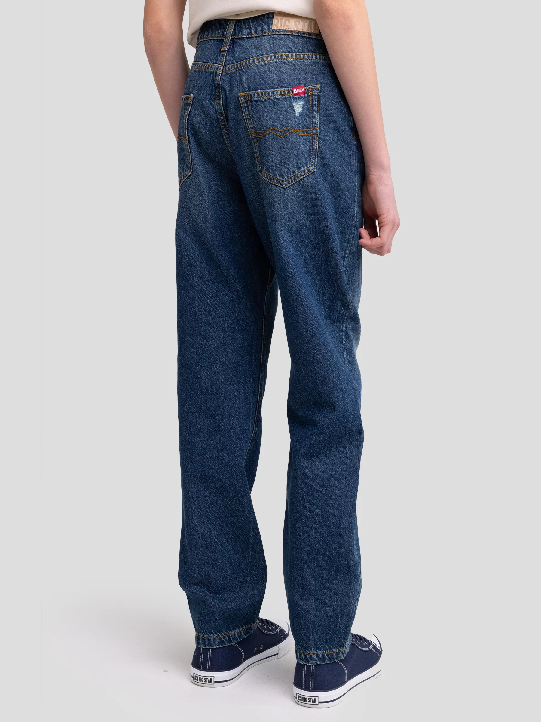 Jeansy chłopięce loose z przetarciami granatowe Isaam 459