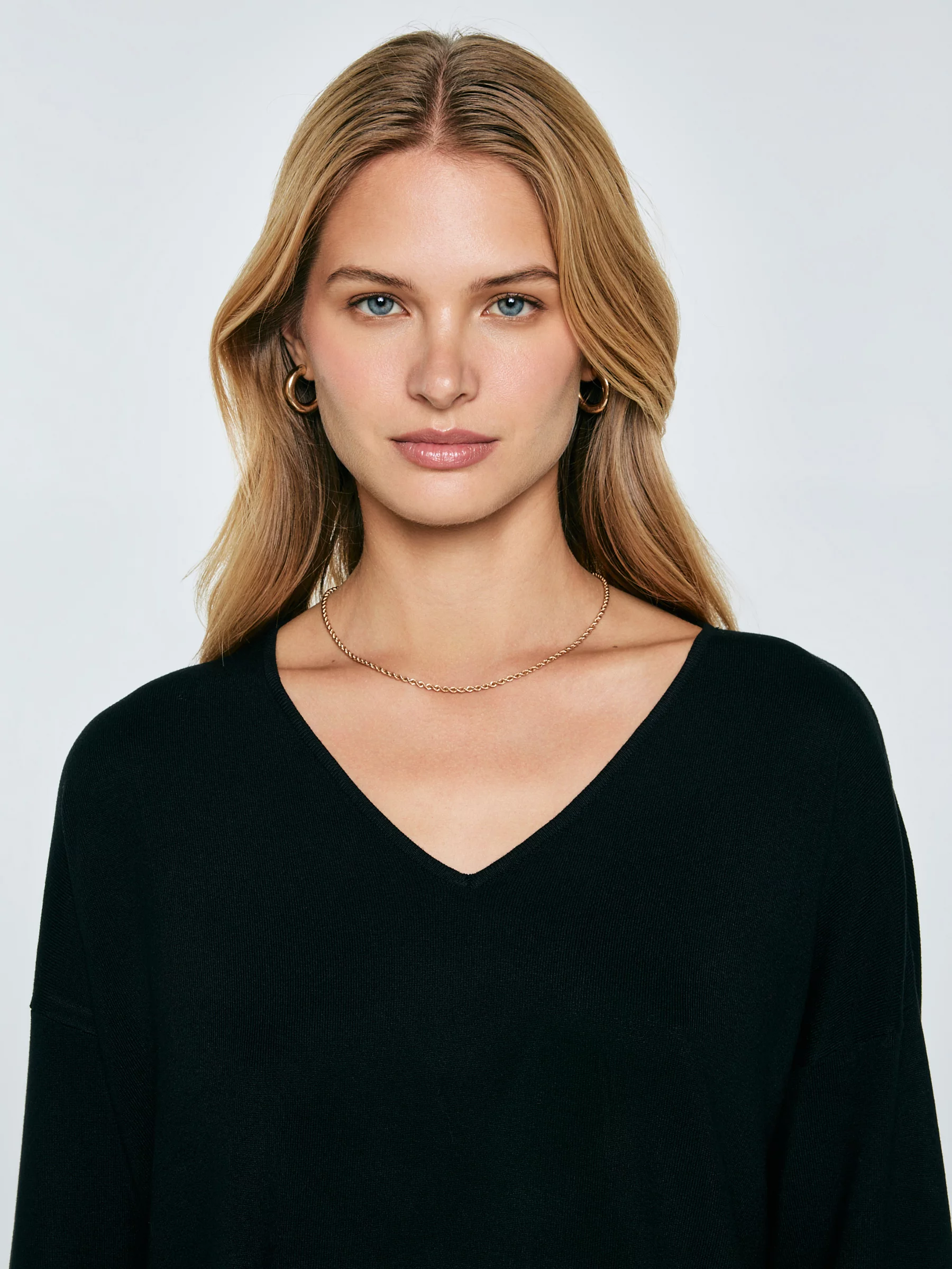 Sweter damski z wiskozy czarny Faustii 906