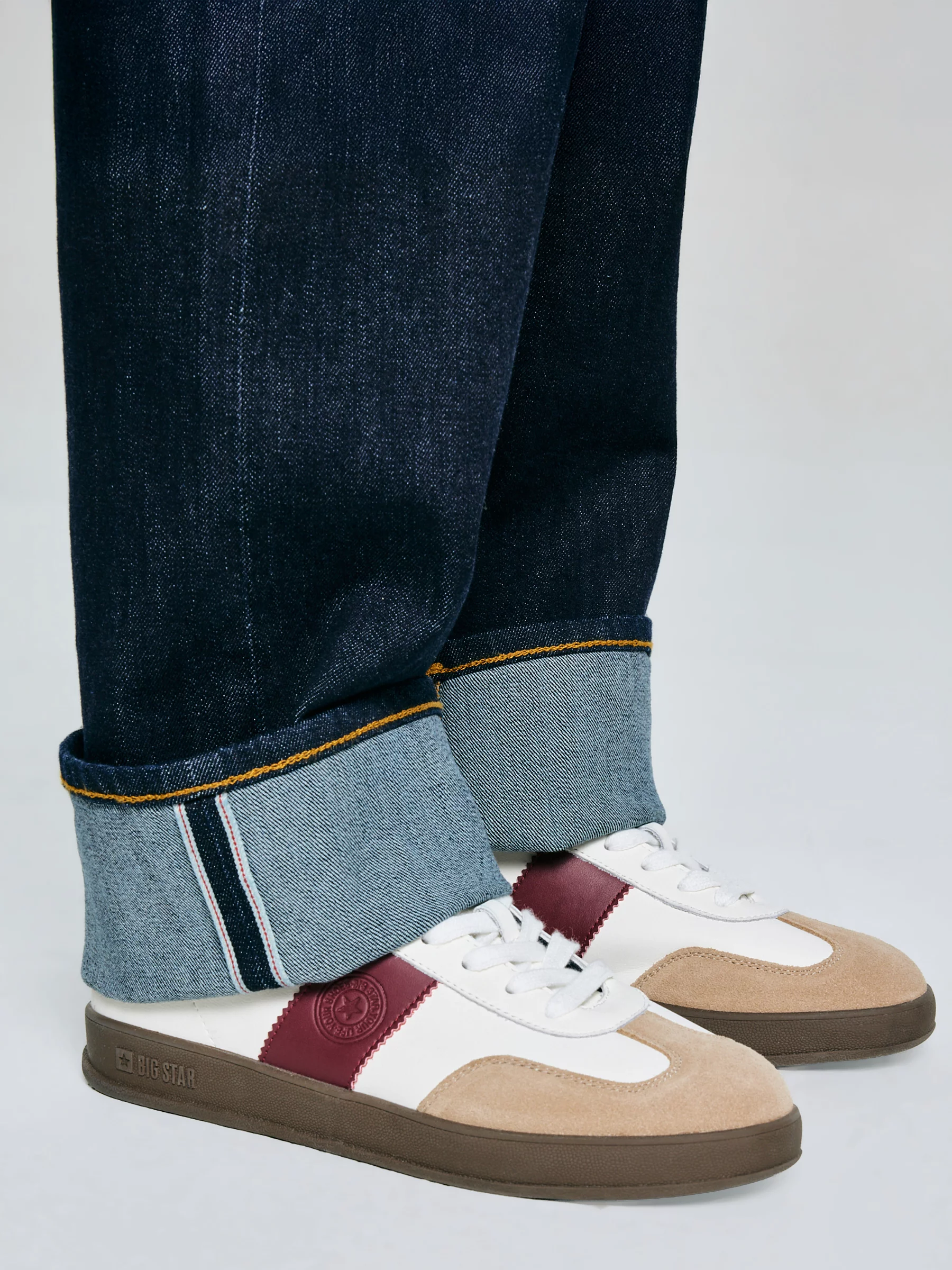 Sneakersy damskie ze skóry naturalnej białe SS274687 101