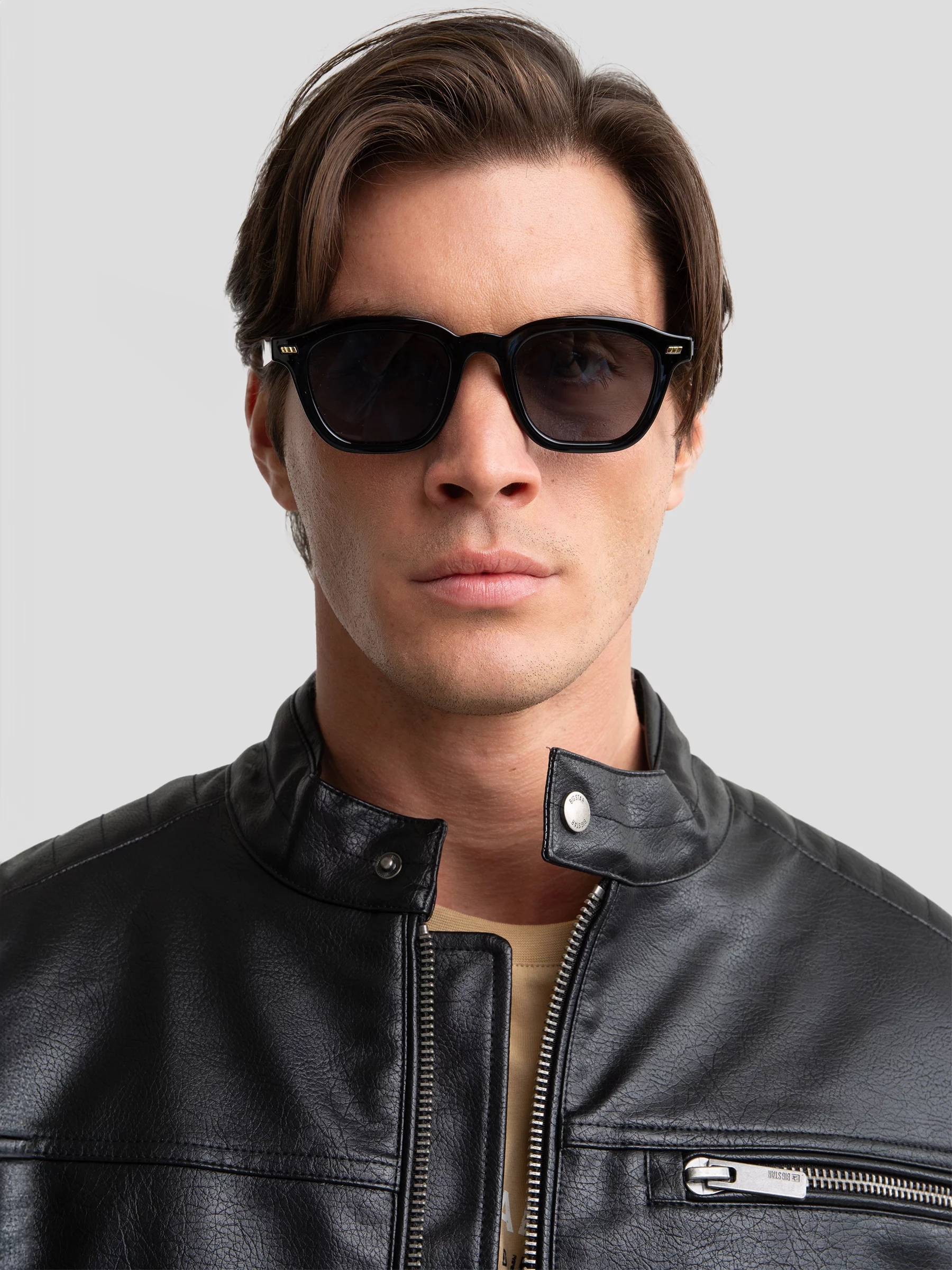 Okulary przeciwsłoneczne czarne Kari 906