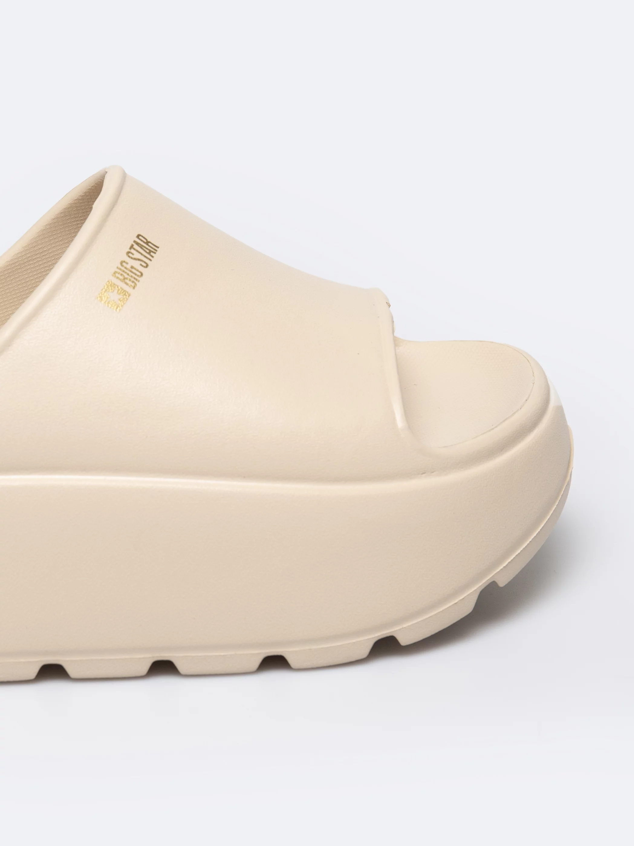 Klapki damskie na podwyższonej podeszwie beżowe RR274A569 801