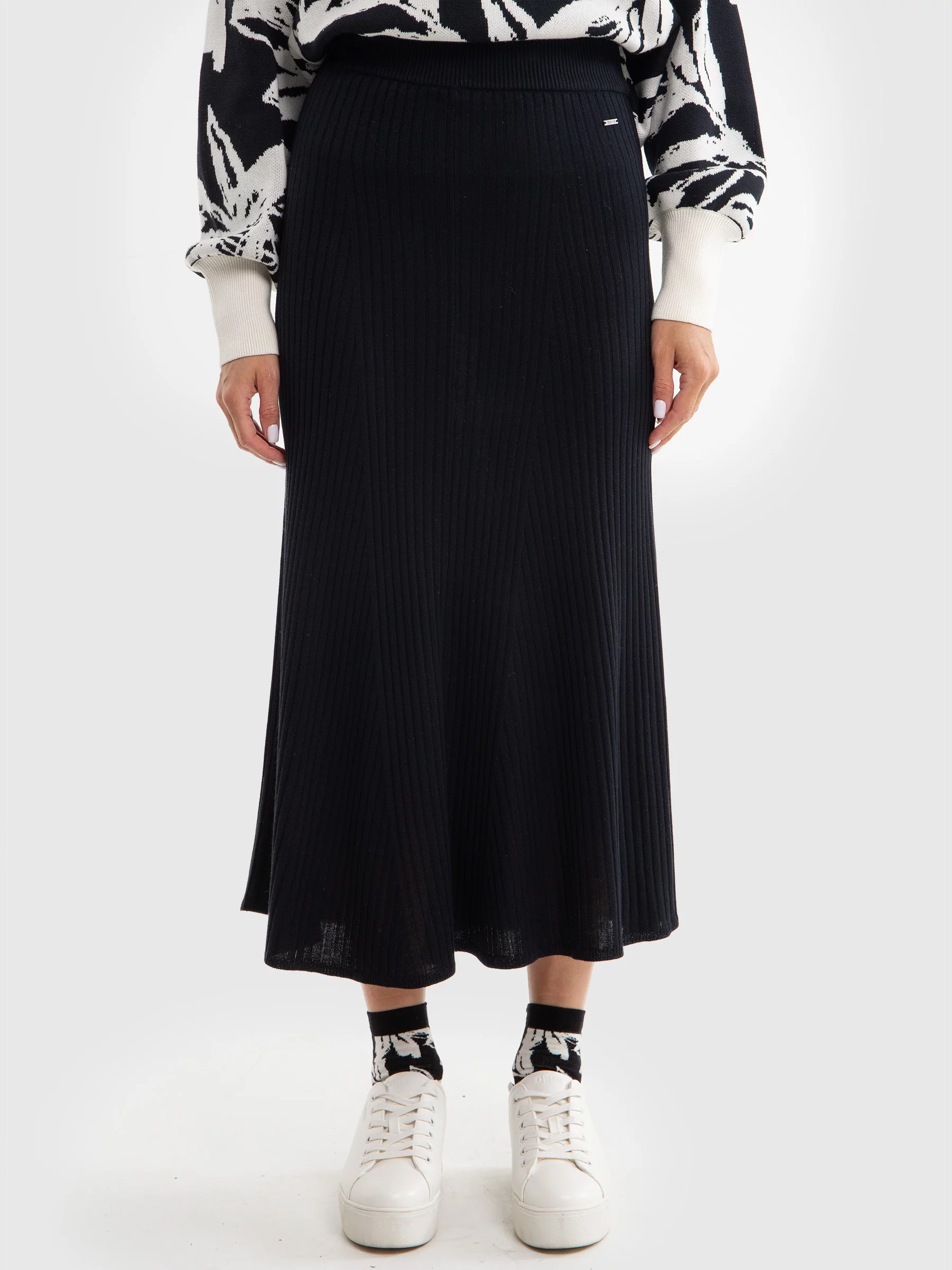 Spódnica damska midi z wiskozy w prążek czarna Zizalia 906