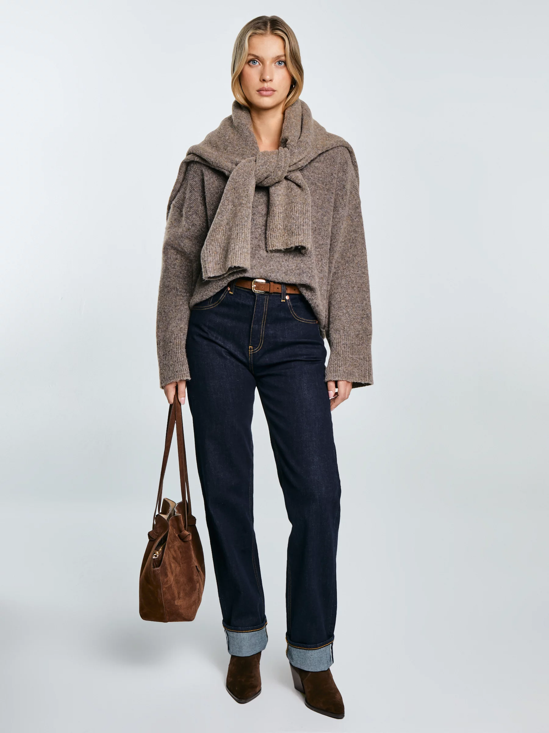 Sweter damski v-neck oversize z dodatkiem wełny brązowy Violina 804