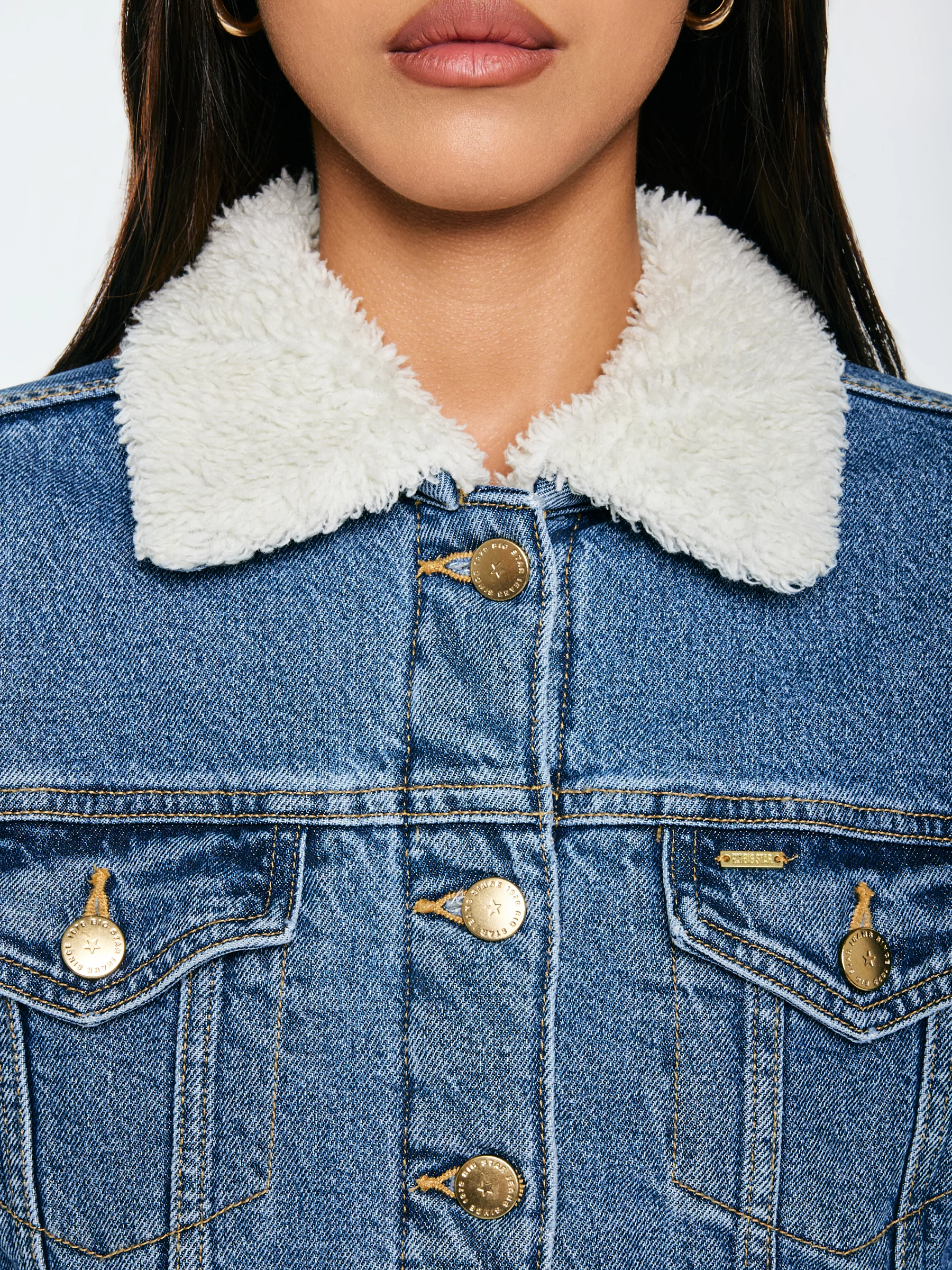 Kurtka damska jeansowa z kożuszkiem niebieska Aspen 485