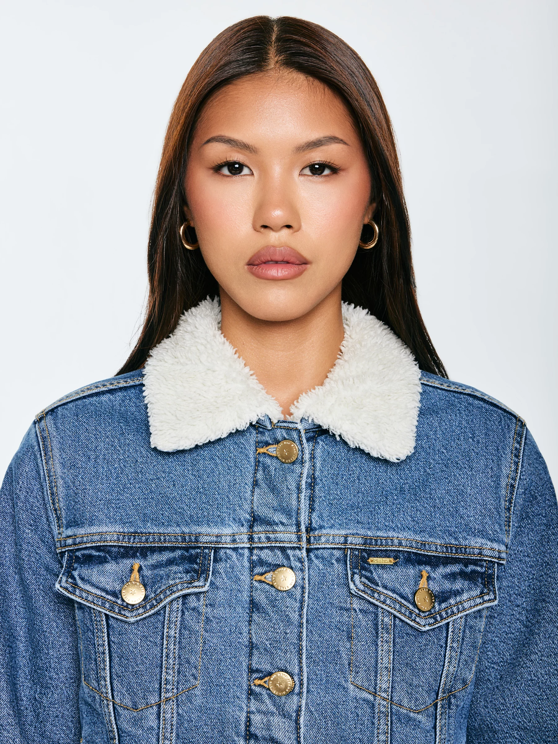 Kurtka damska jeansowa z kożuszkiem niebieska Aspen 485