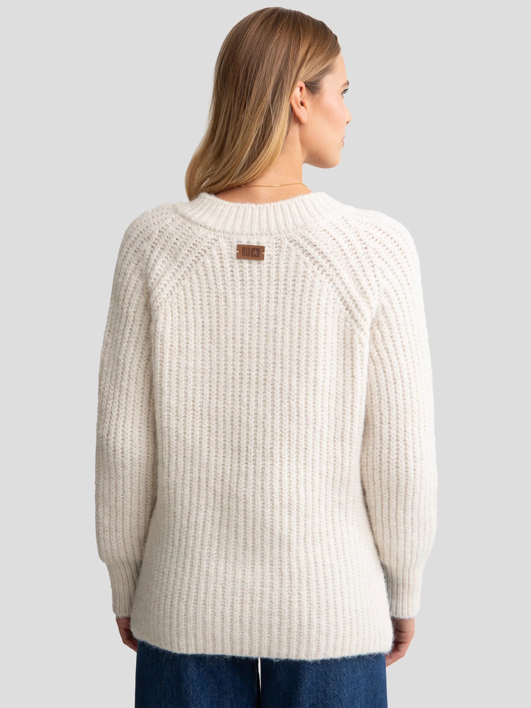 Sweter damski z dekoltem v-neck perłowy Mayamiya 103
