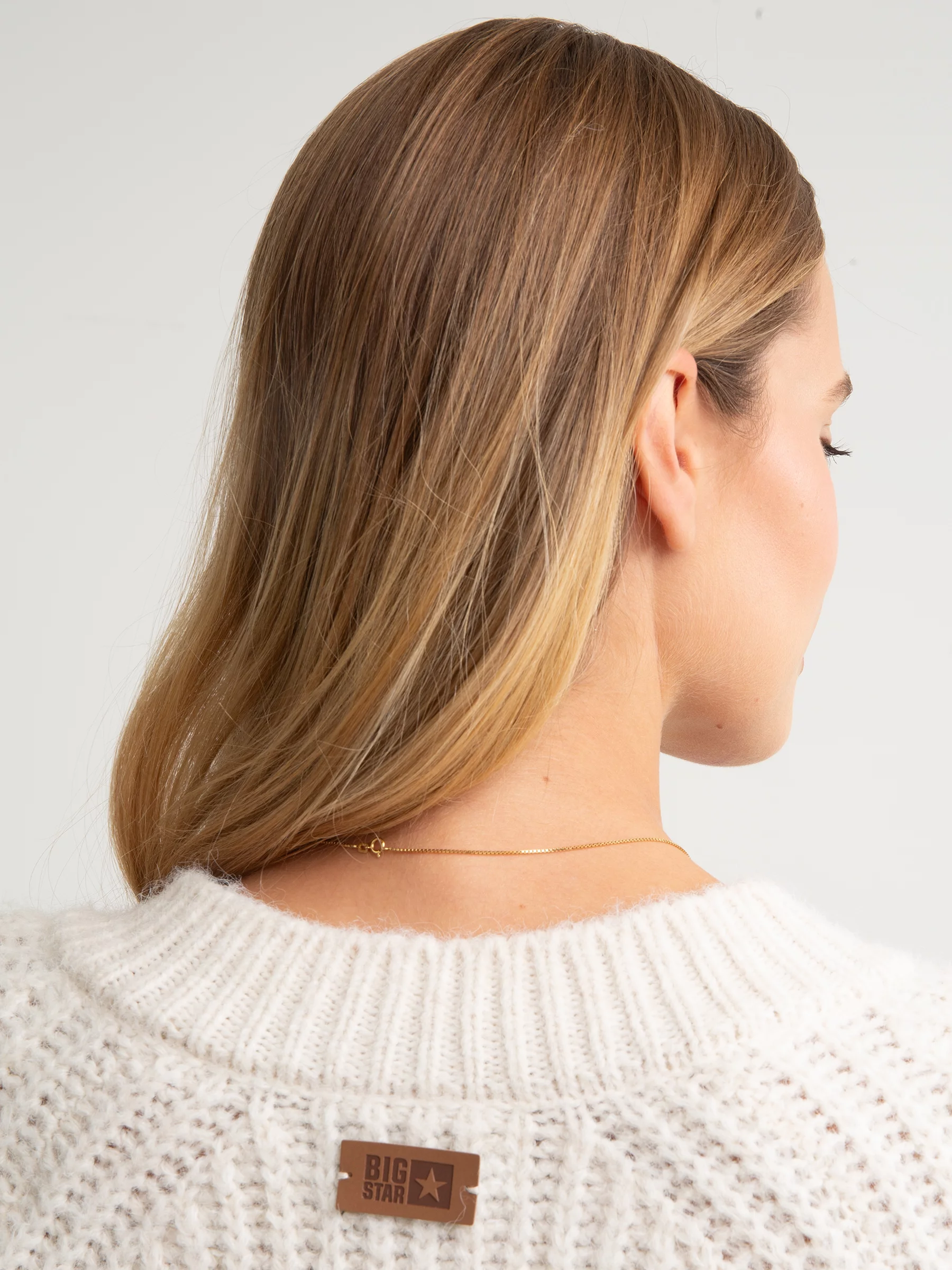 Sweter damski z dekoltem v-neck perłowy Mayamiya 103