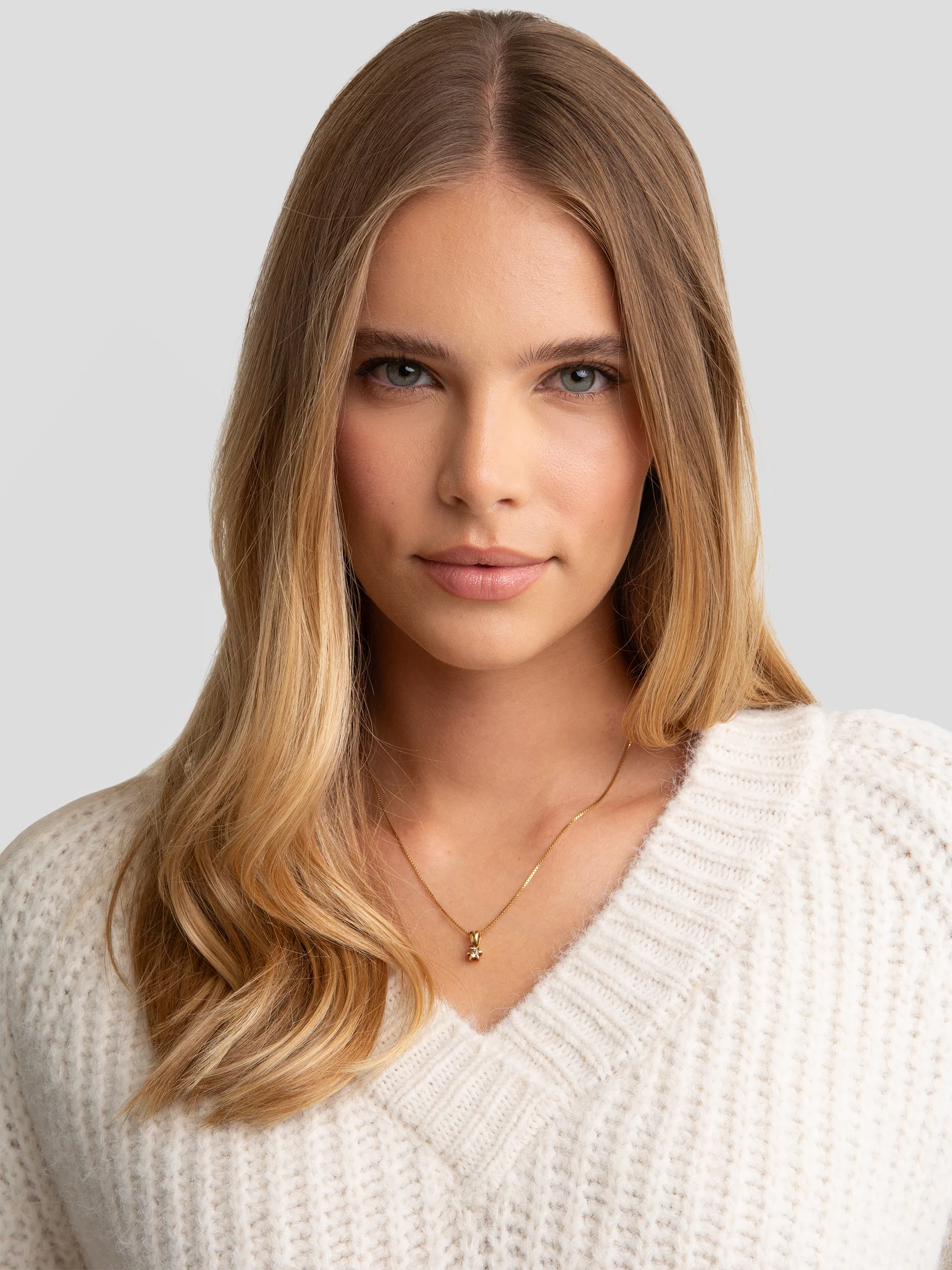 Sweter damski z dekoltem v-neck perłowy Mayamiya 103