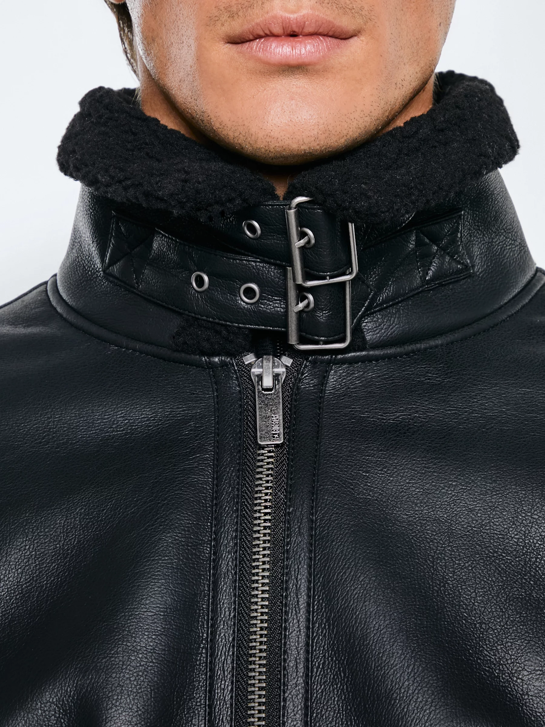 Kurtka męska pilotka z kołnierzem ze skóry ekologicznej czarna Nimo 906