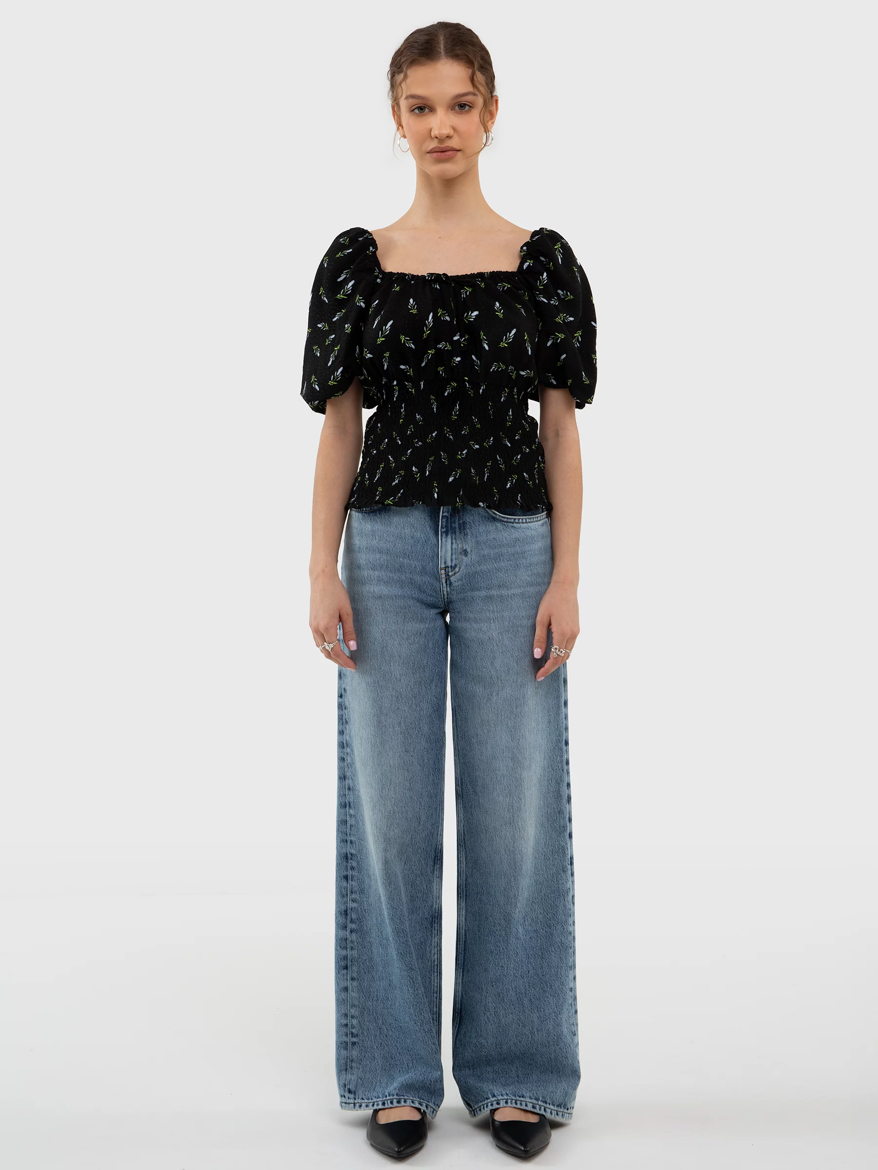 Bluzka damska z wiskozy z bufiastymi rękawami czarna Onega 906