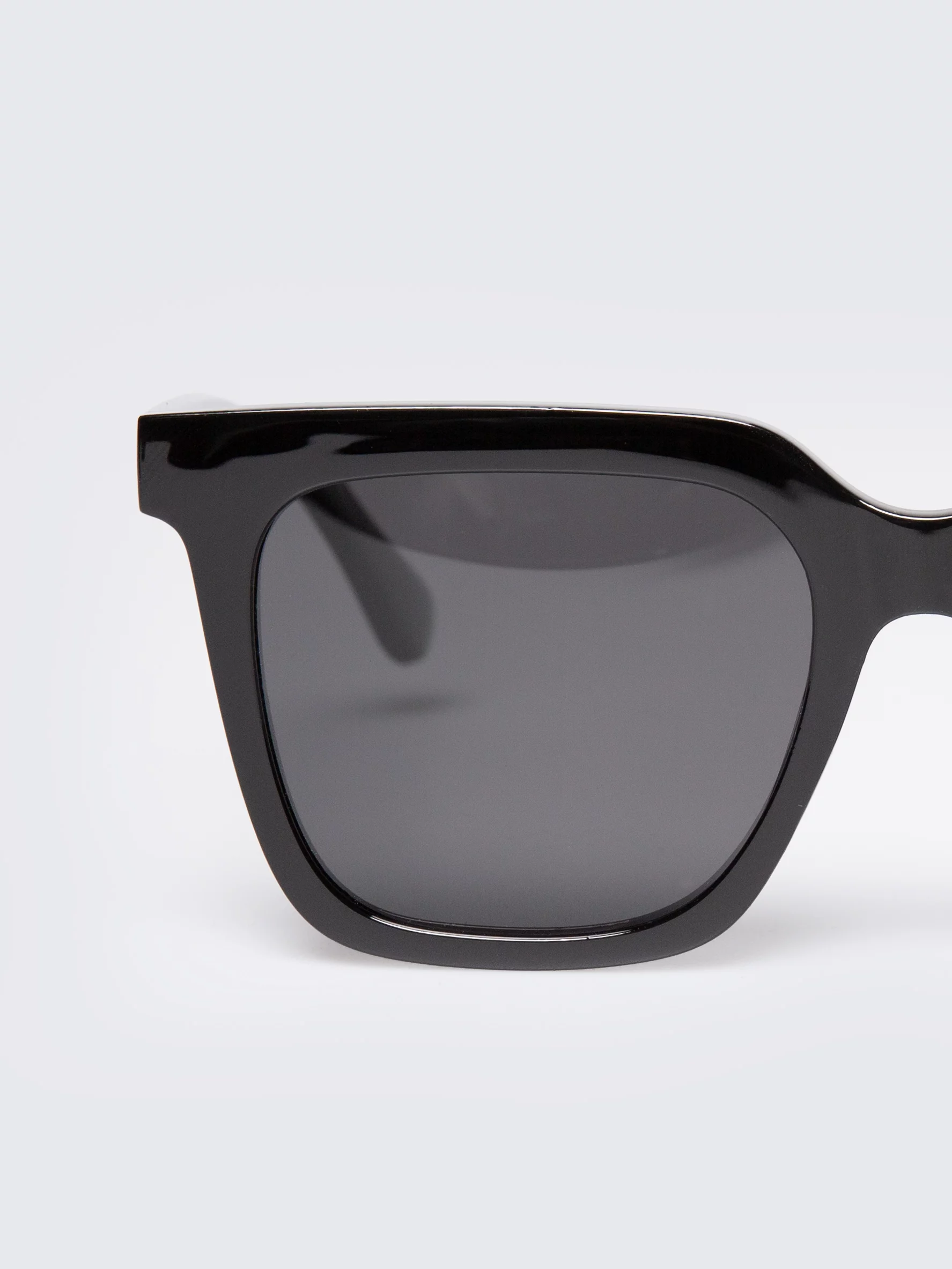 Okulary przeciwsłoneczne damskie czarne Mili 906