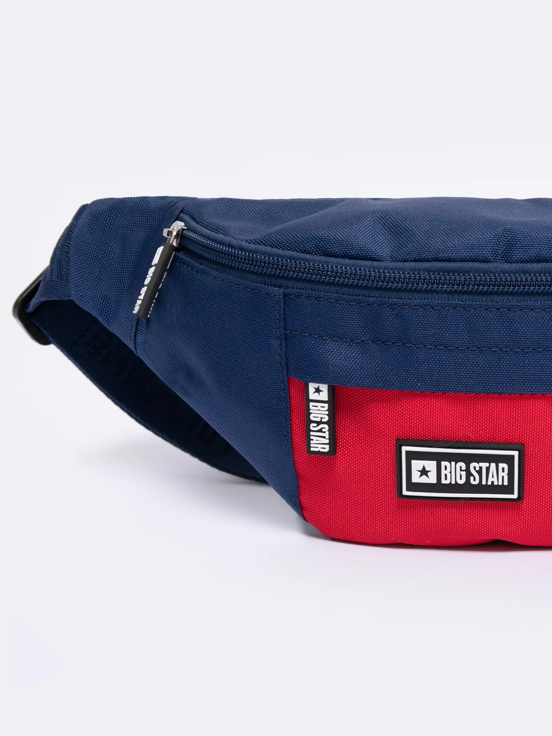 Saszetka męska typu nerka z czerwoną kieszonką na froncie granatowa Kralen 403