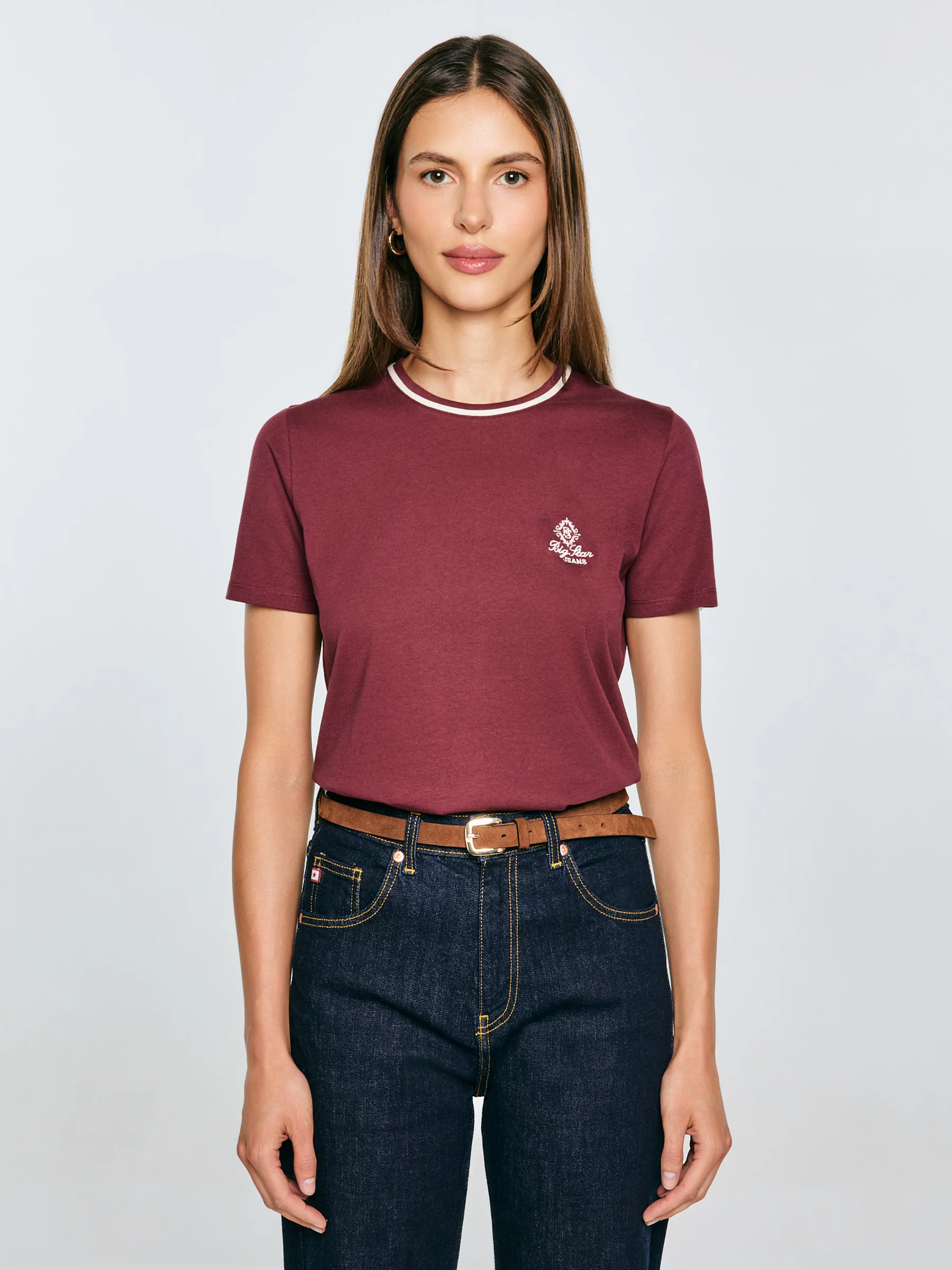 Koszulka damska z haftem na piersi bordowa Lemorse 604