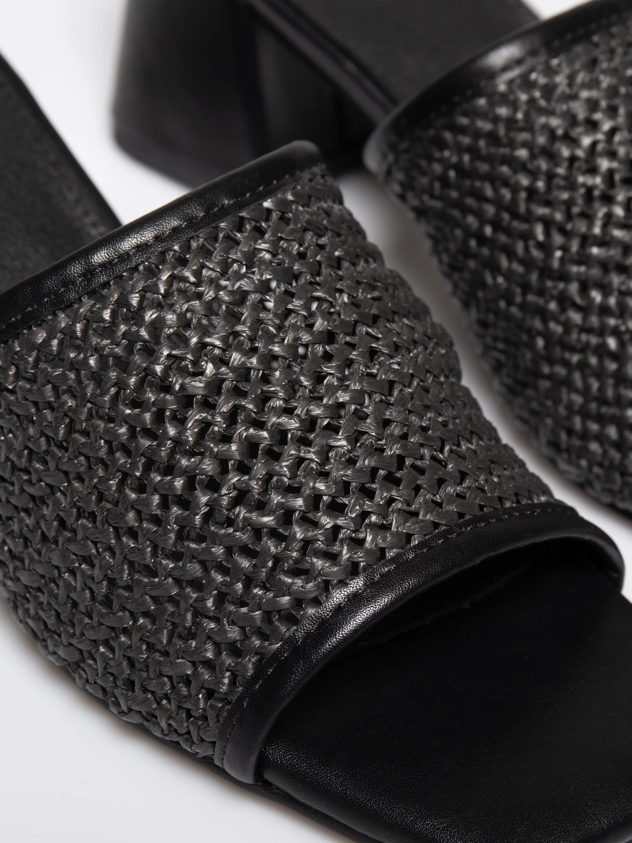 Klapki damskie eleganckie na obcasie czarne RR274147 906