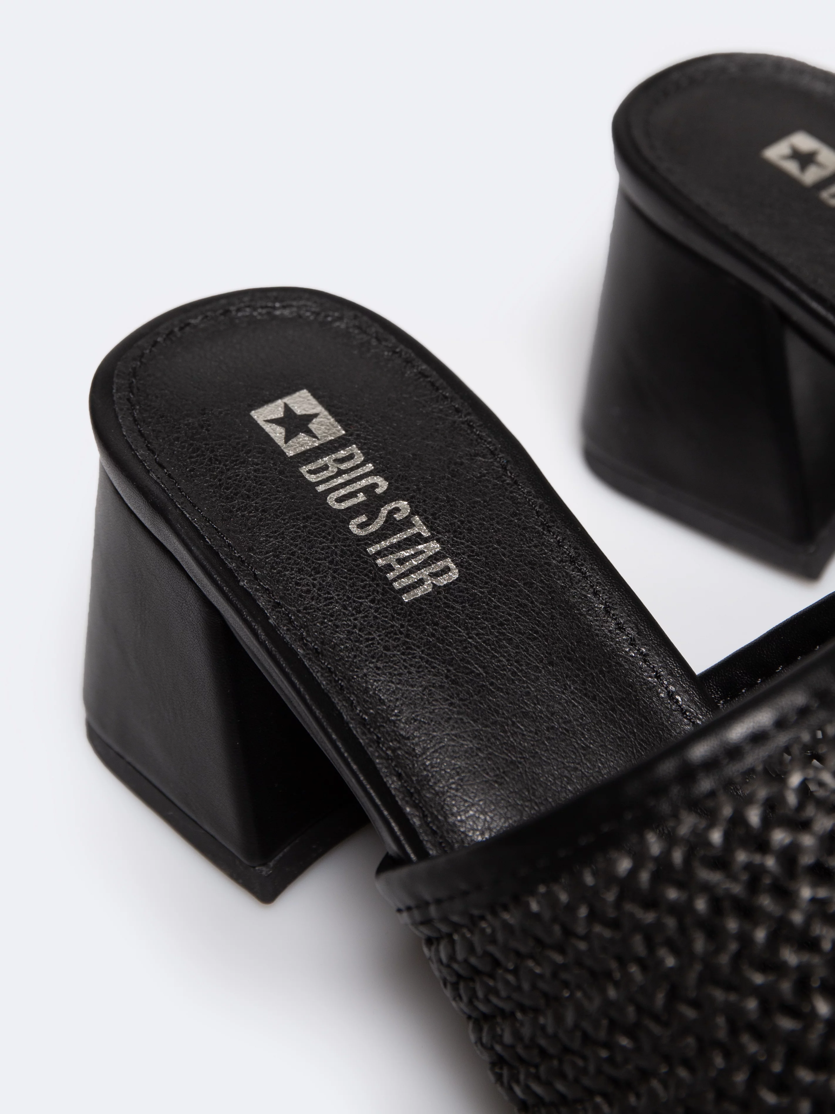 Klapki damskie eleganckie na obcasie czarne RR274147 906