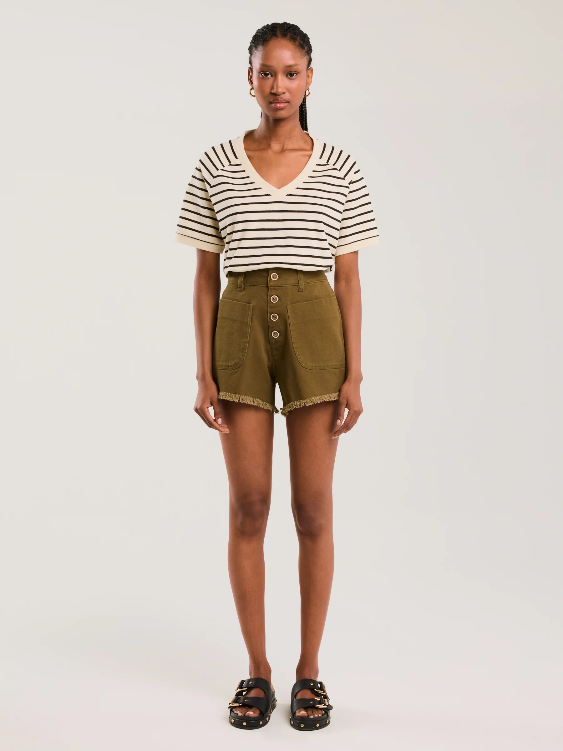 Szorty damskie z surowym wykoŅczeniem khaki Gusti 303