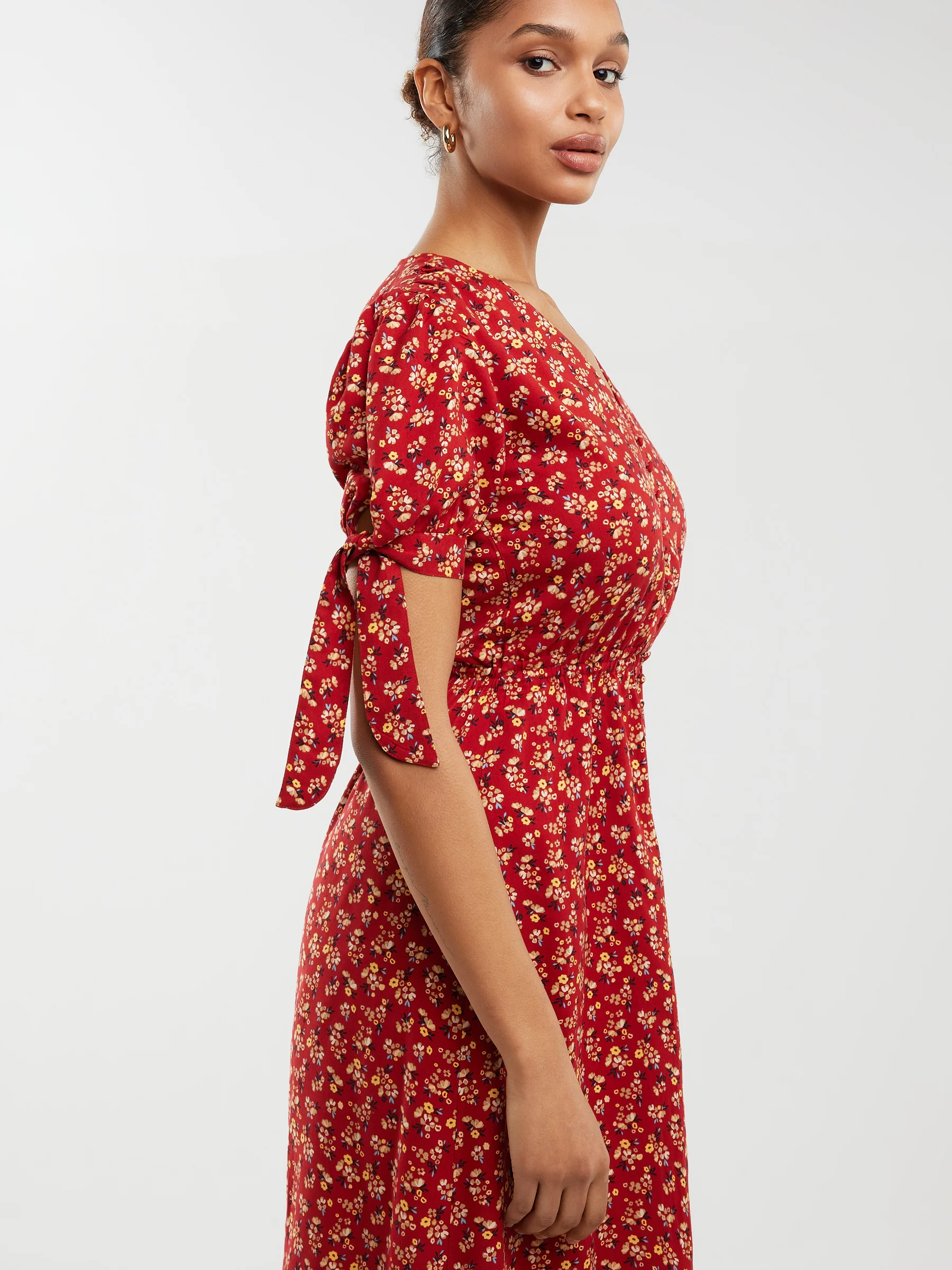 Sukienka damska midi z wiskozy z motywem kwiatowym czerwona Paregi 603