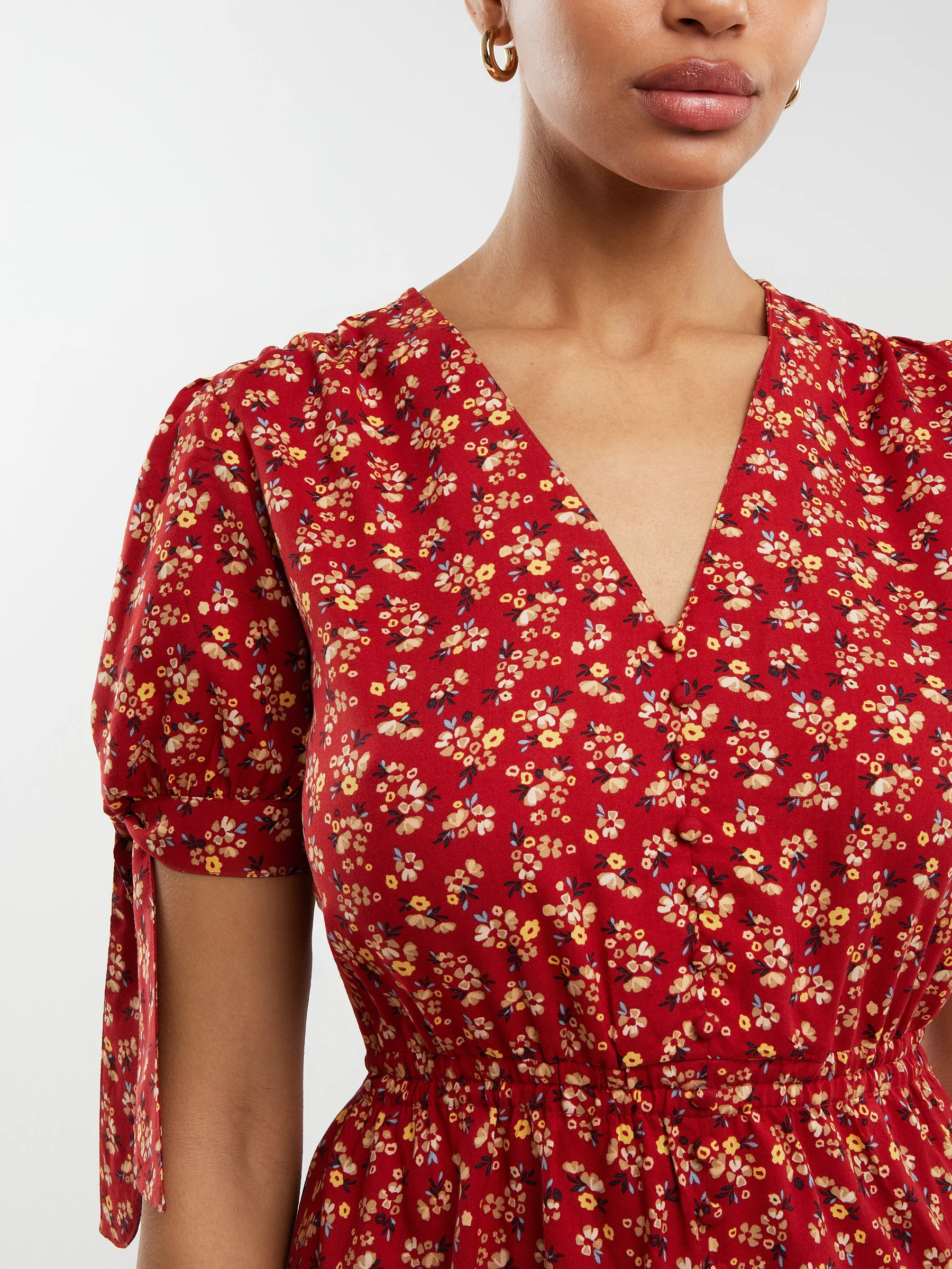 Sukienka damska midi z wiskozy z motywem kwiatowym czerwona Paregi 603