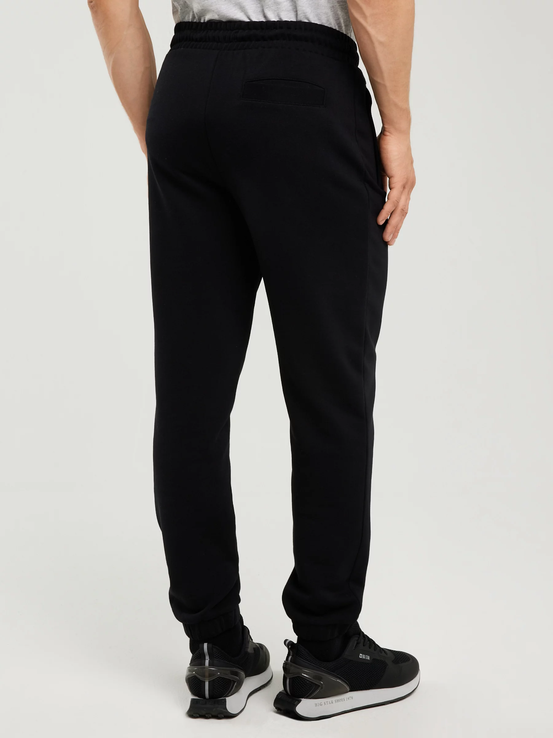 Spodnie męskie dresowe czarne Brutus 906