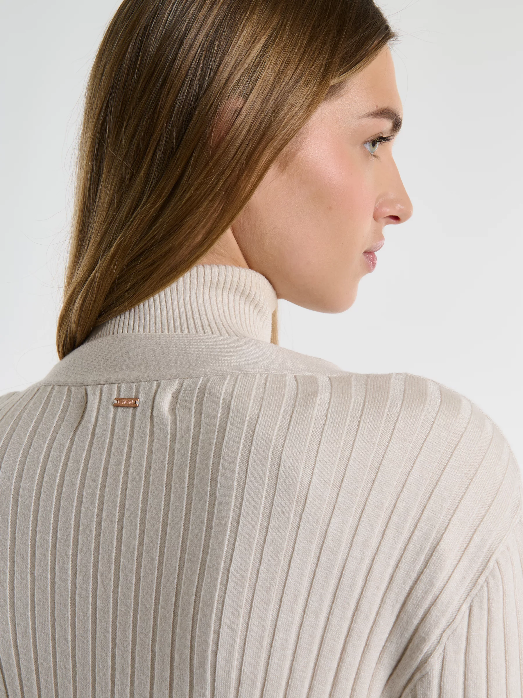 Kardigan damski długi kremowy Neka 102