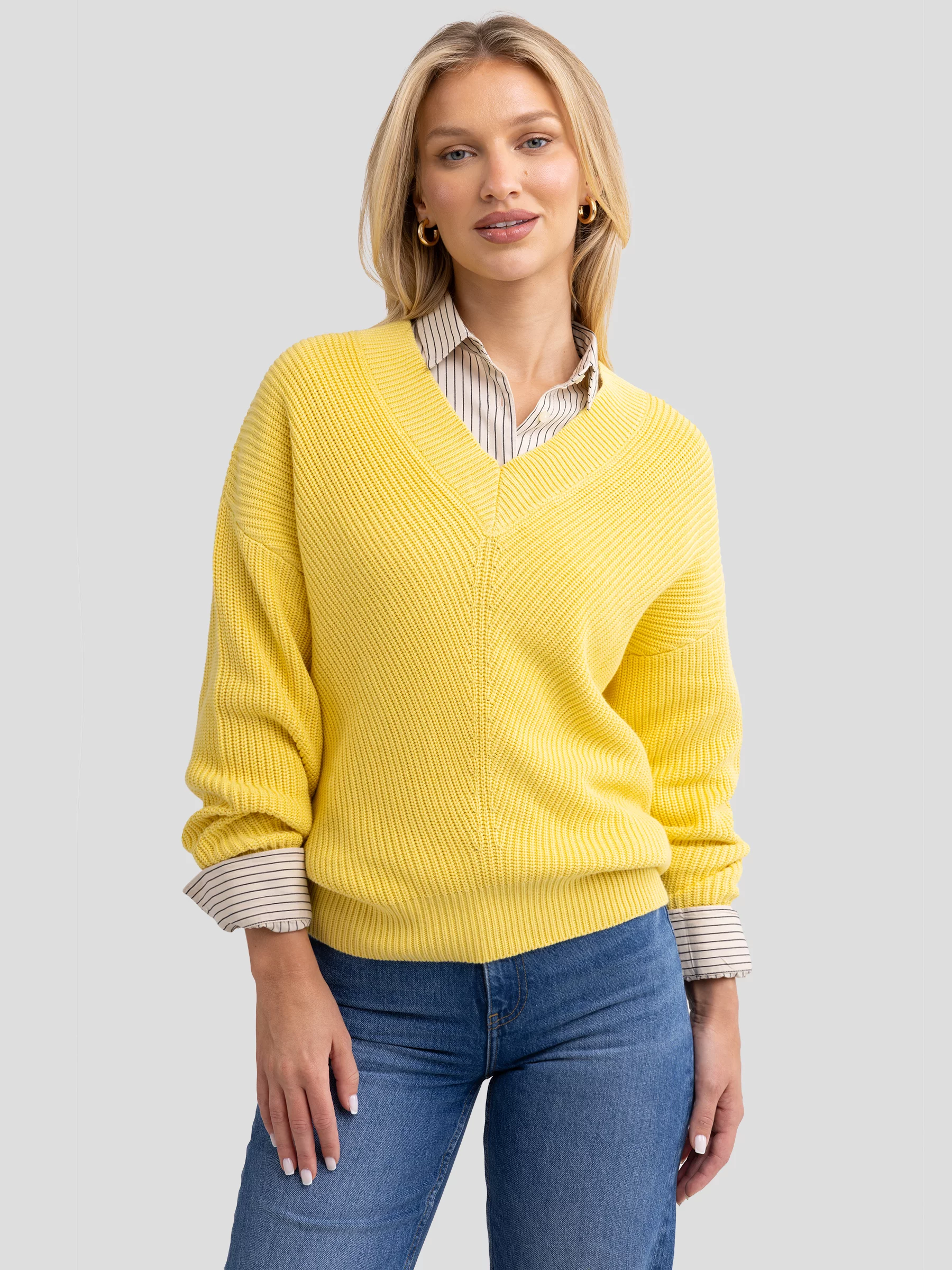 Sweter damski z wiskozy z dekoltem v-neck żółty Cyntiana 200