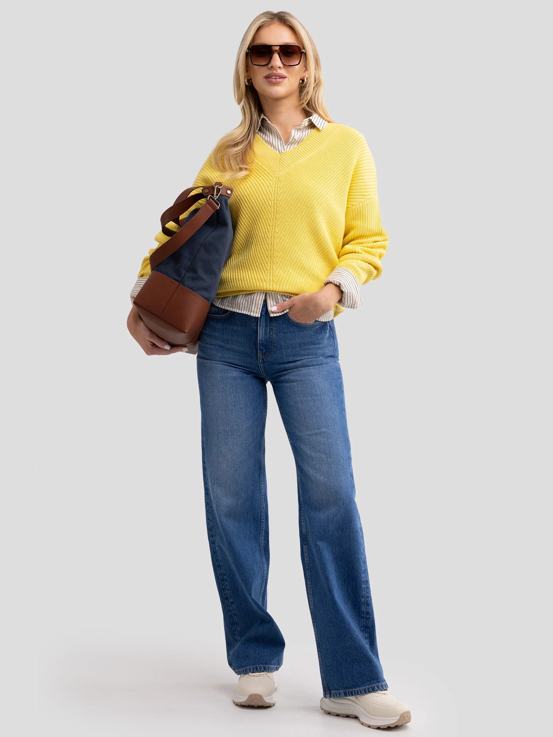 Sweter damski z wiskozy z dekoltem v-neck żółty Cyntiana 200