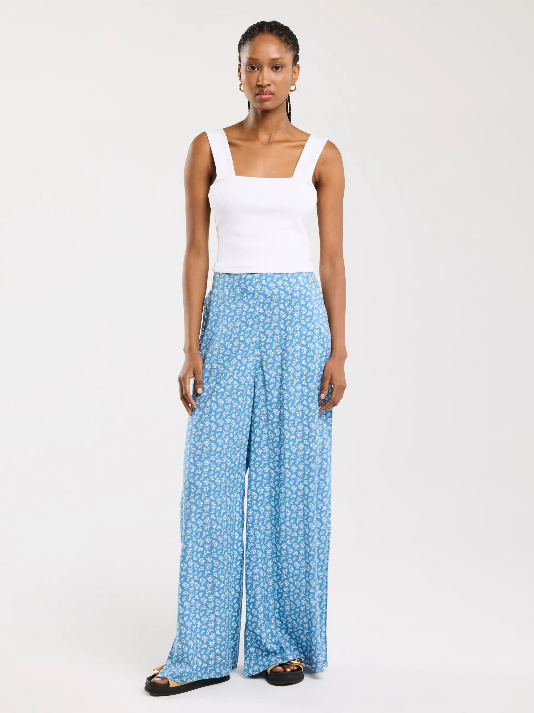 Spodnie damskie wide z wiskozy z motywem kwiatowym niebieskie Bohimi 402