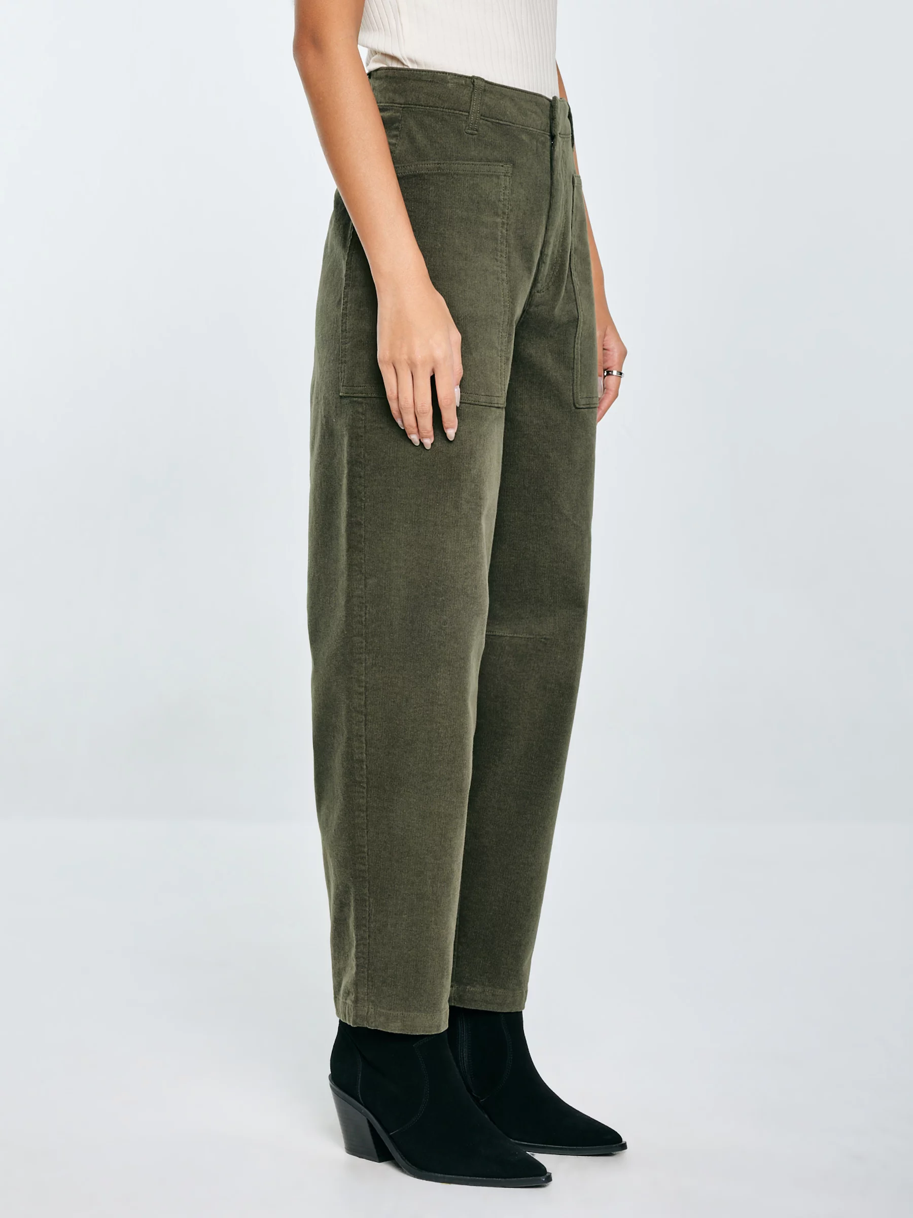 Spodnie damskie sztruks 7/8 z kieszeniami khaki Nadine 303