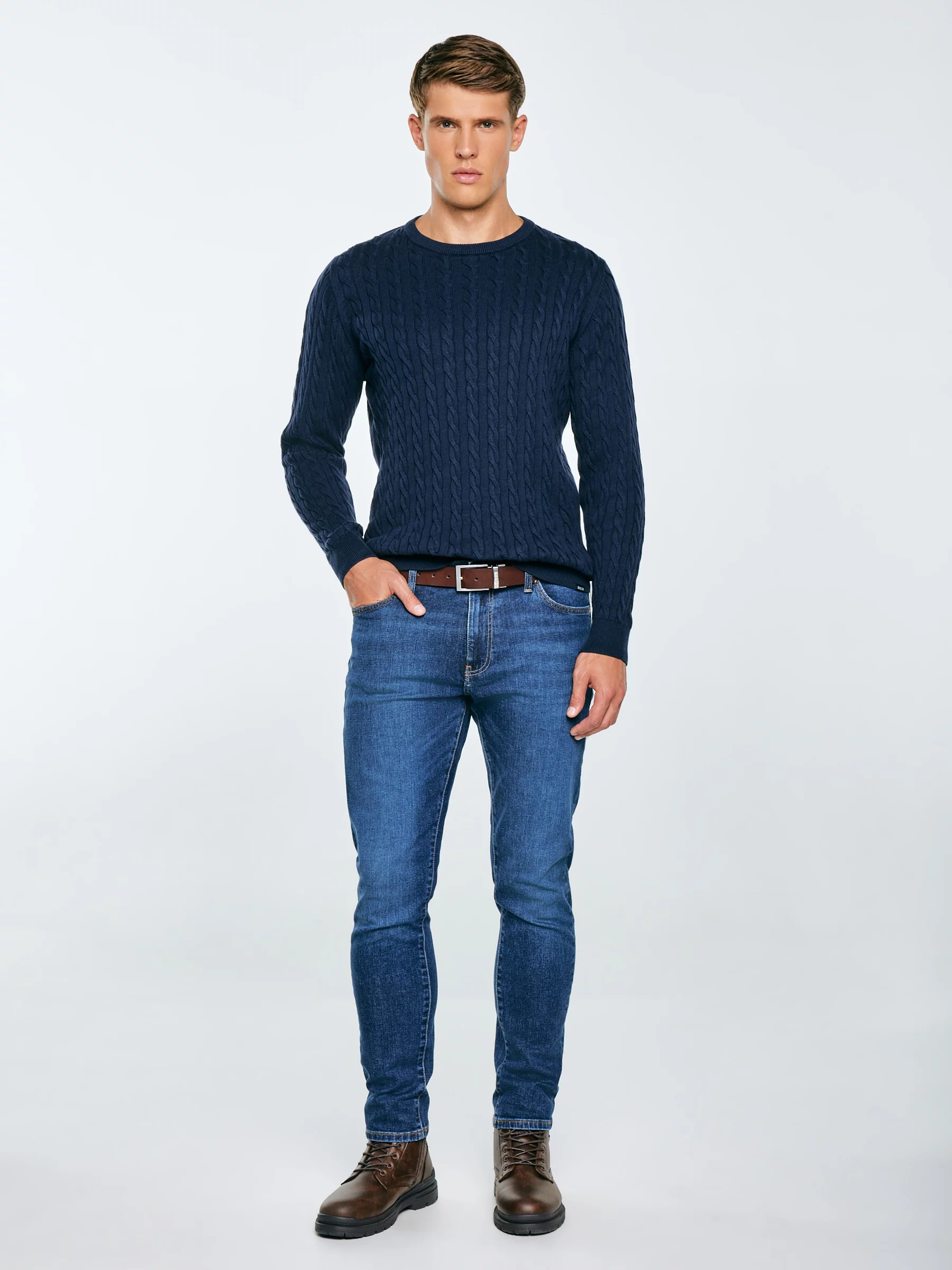 Sweter męski ze splotem warkoczowym granatowy Amaris 403