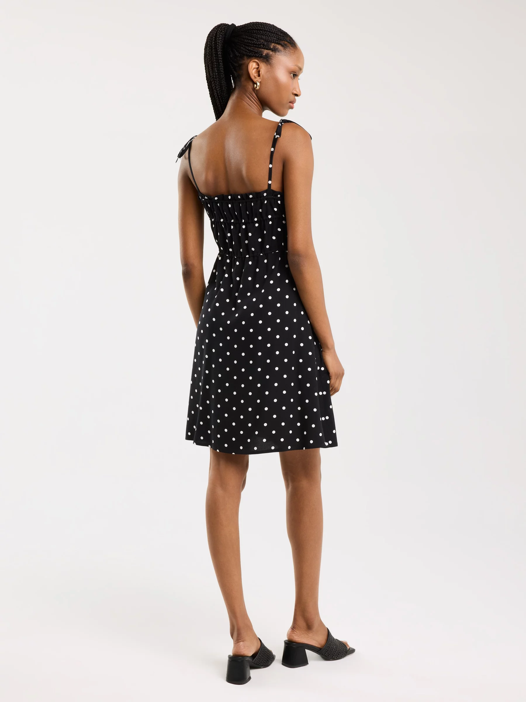 Sukienka damska mini z wiskozy w kropki czarna Casie 906