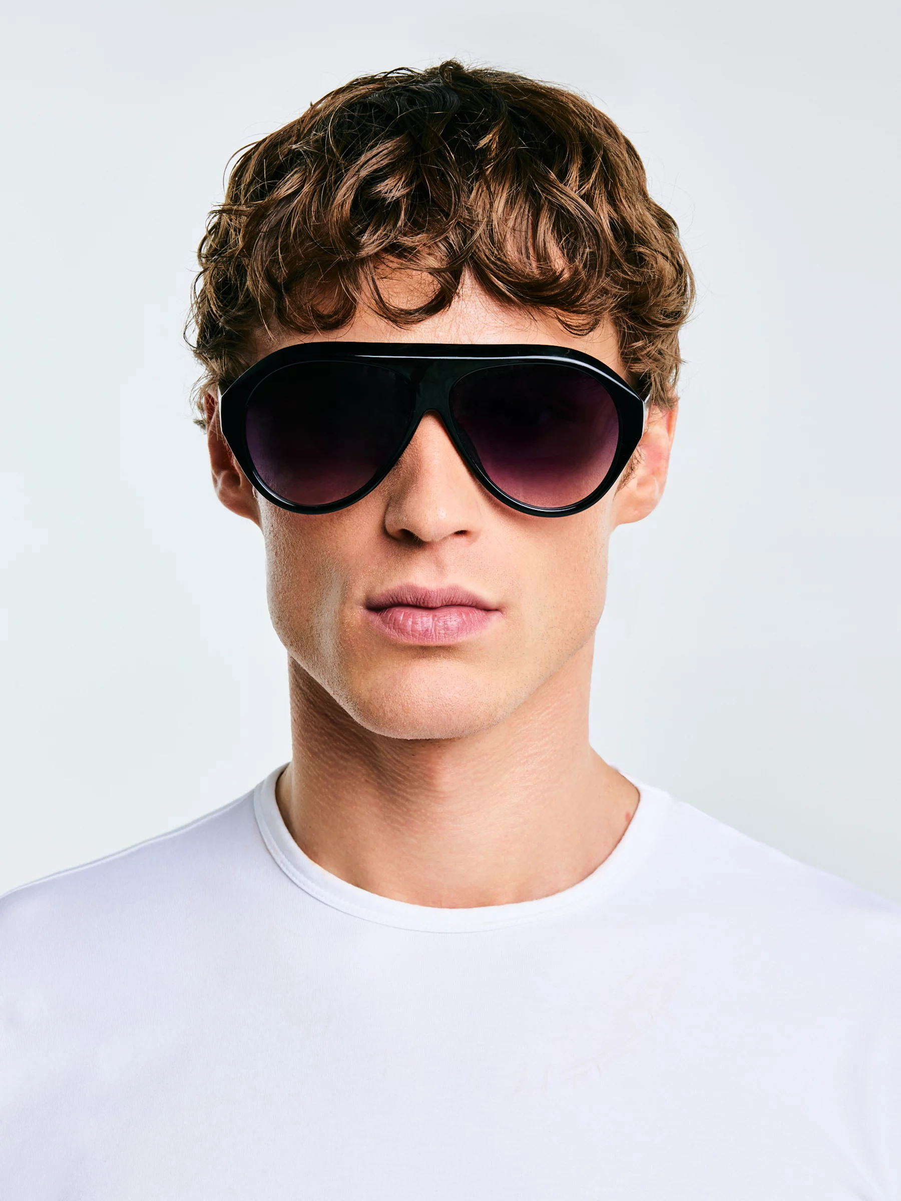 Okulary przeciwsłoneczne czarne Aradi 906