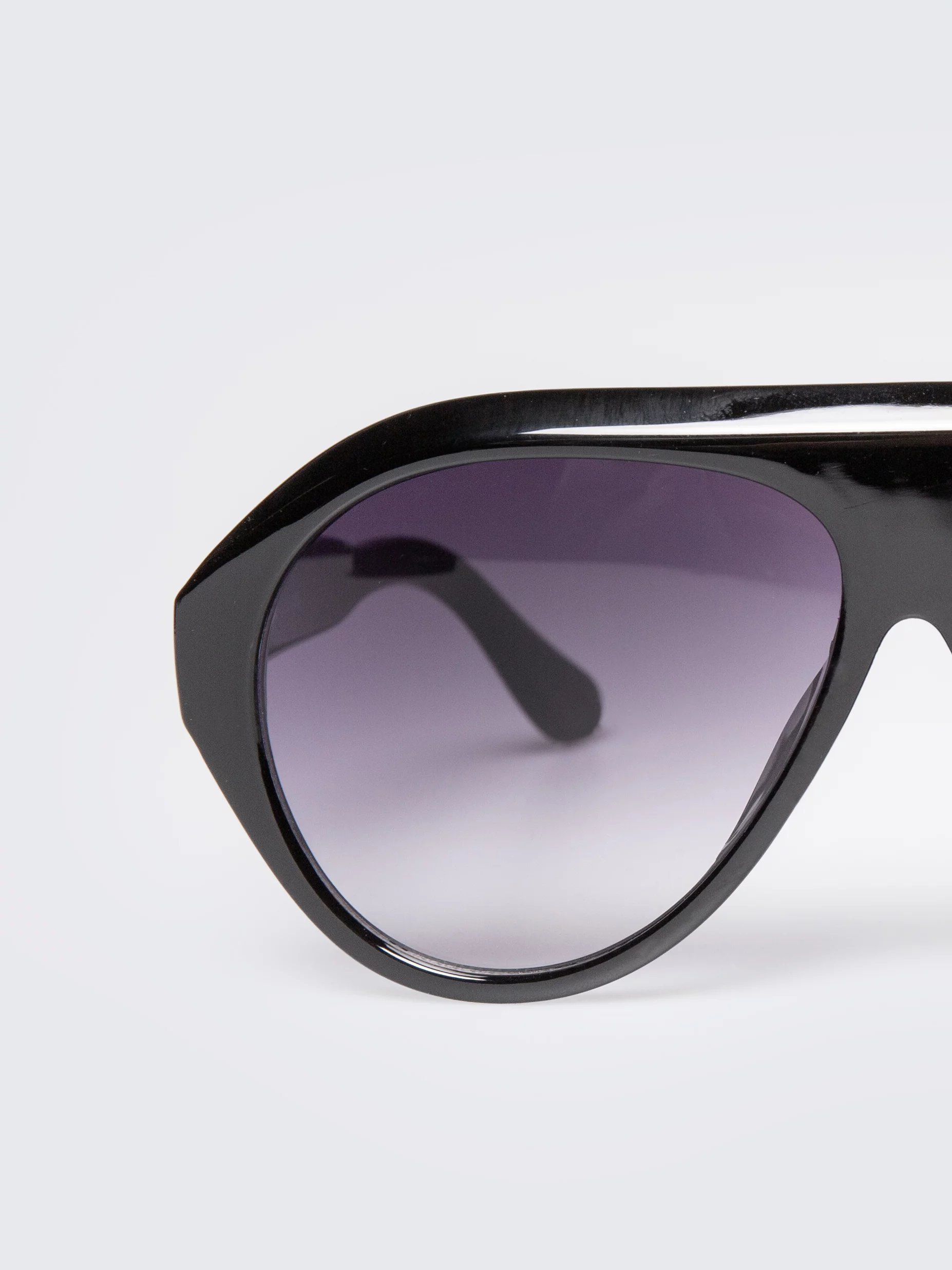 Okulary przeciwsłoneczne czarne Aradi 906