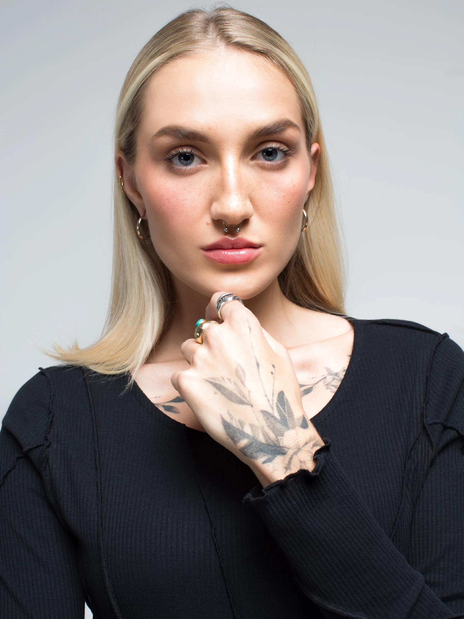 Sukienka damska mini dopasowana czarna Malgosara 906