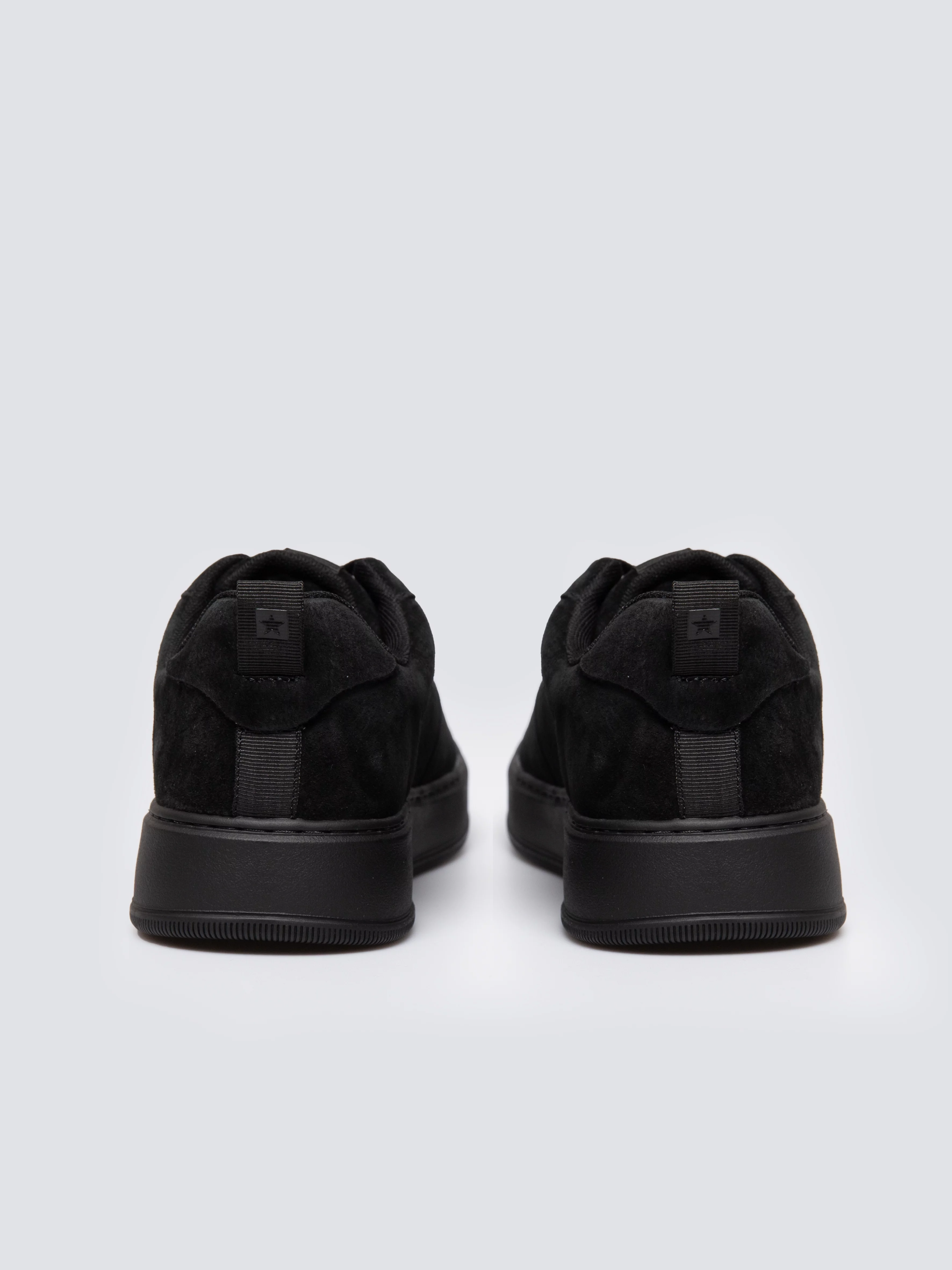 Sneakersy męskie ze skóry naturalnej zamszowej czarne OO174012 906