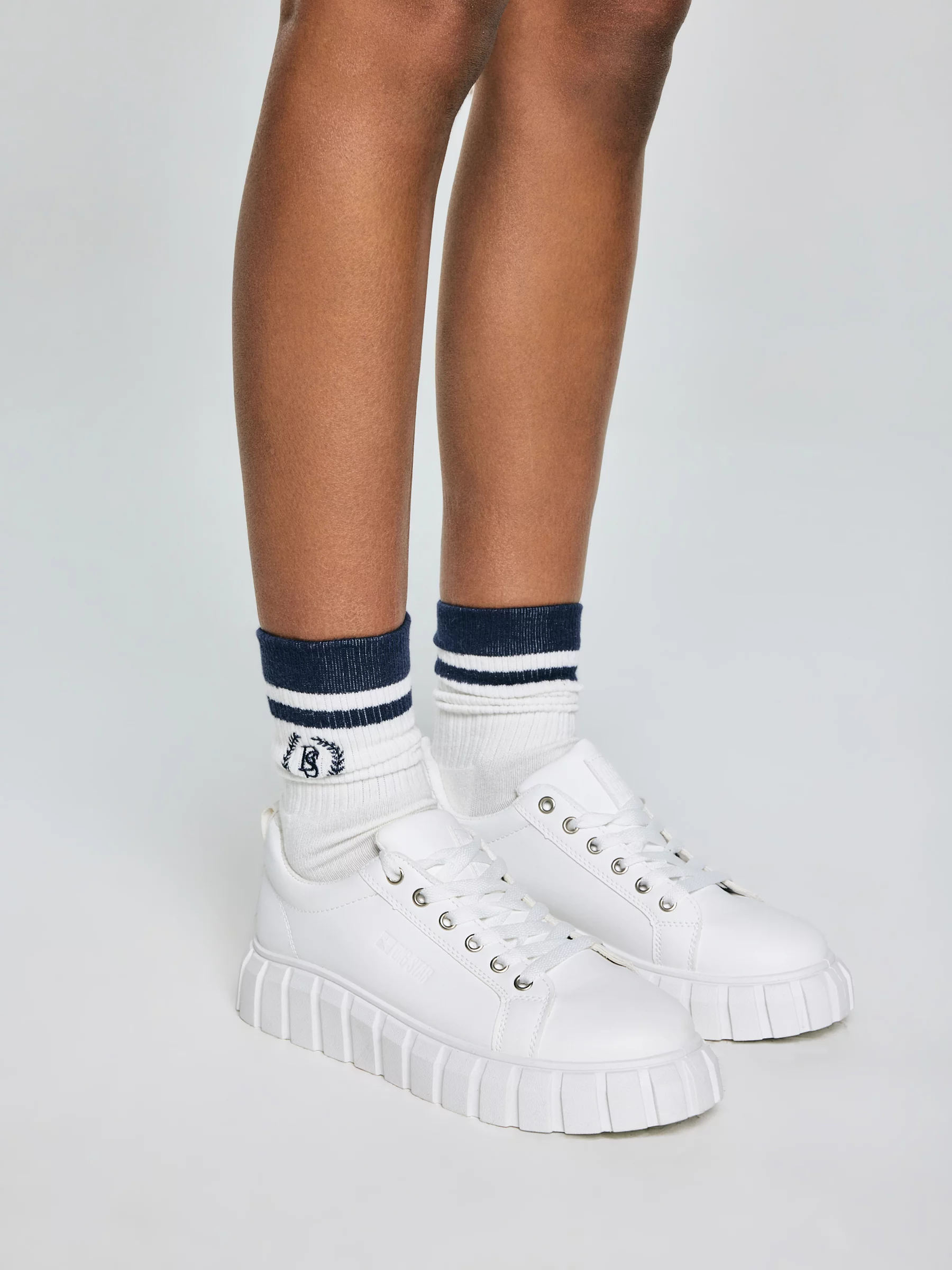 Sneakersy damskie białe MM274616 101