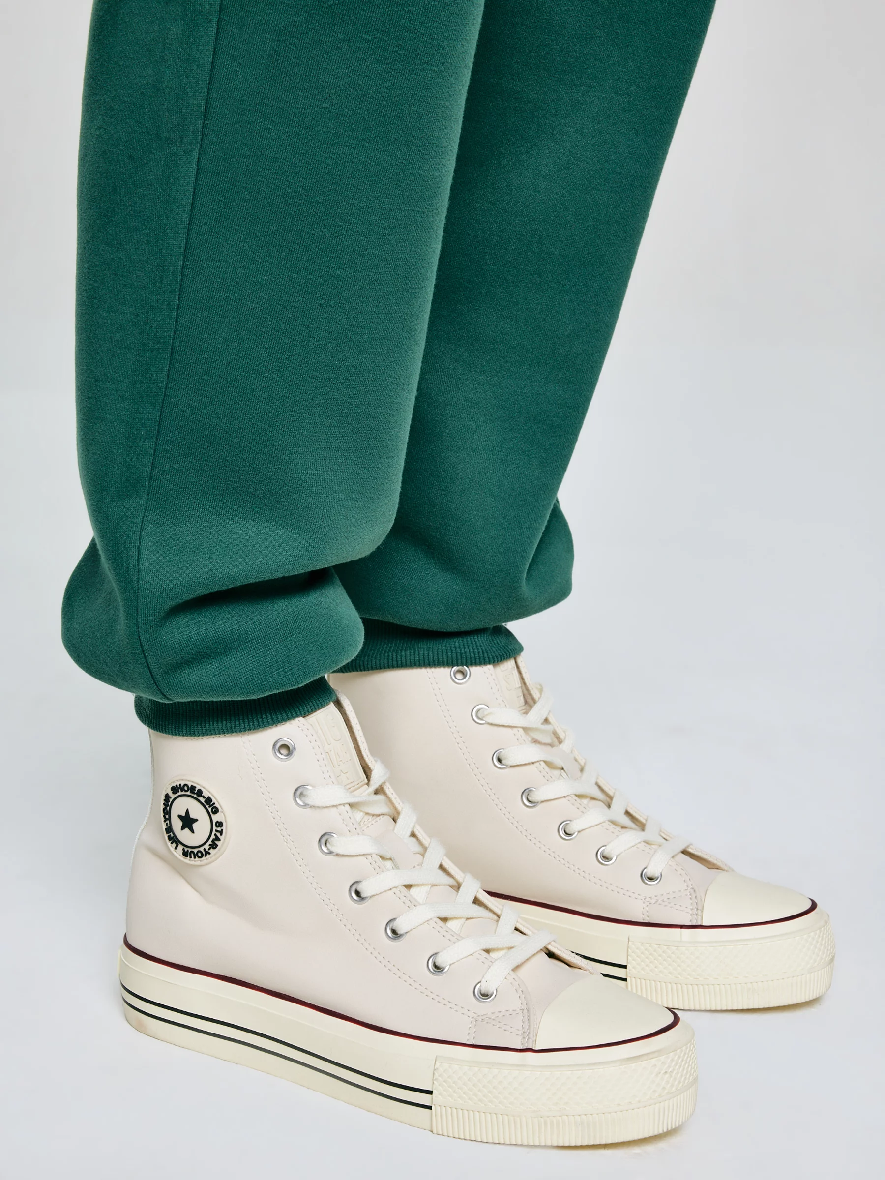 Trampki damskie wysokie ze skóry ekologicznej beżowe SS274293 801